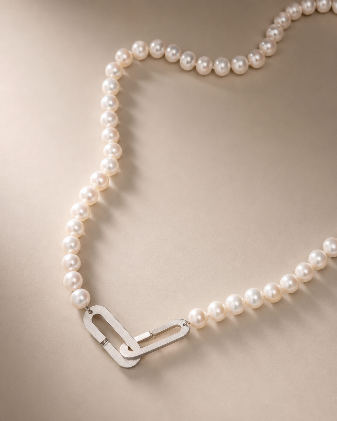 Anna Rosa Moschouti, The Sense of Beauty, pearl chain necklace, jewellery, silver necklace, designer jewellery, jewelry, jewellery gallery Paris, Jewellery store Paris