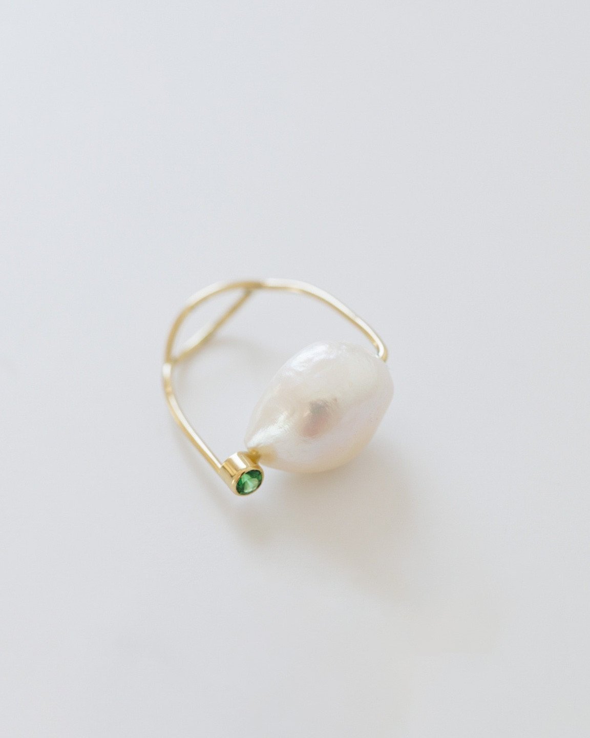 Dolly Boucoyannis, The Sense of Beauty, ring, jewellery, handcrafted jewellery, engagement ring, jewelry, gold ring, gold, sapphire, pearl, jewellery shop Netherlands, Jewellery store Rotterdam