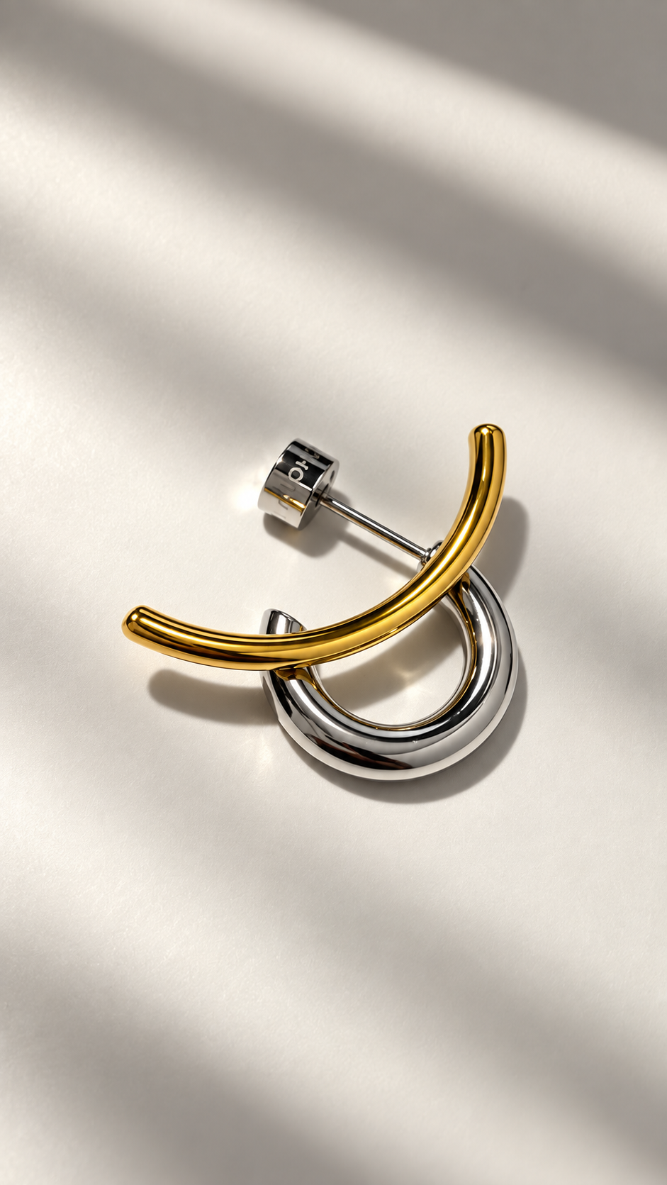 Ivon Wong,  Ivonovi, The Sense of Beauty, earings, jewellery, designer jewellery, airpod earrings, jewelry, silver earrings, jewellery gallery Paris, Jewellery shop Paris