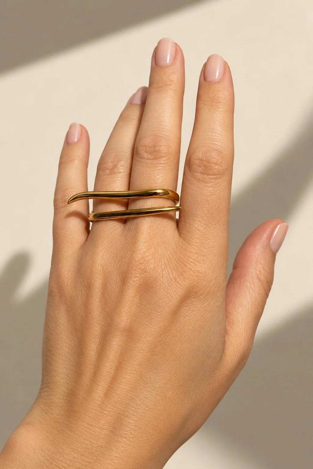 Ivon Wong,  Ivonovi, The Sense of Beauty, tubular ring, jewellery, designer jewellery, jewelry, gold ring, jewellery gallery Paris, Jewellery shop Paris