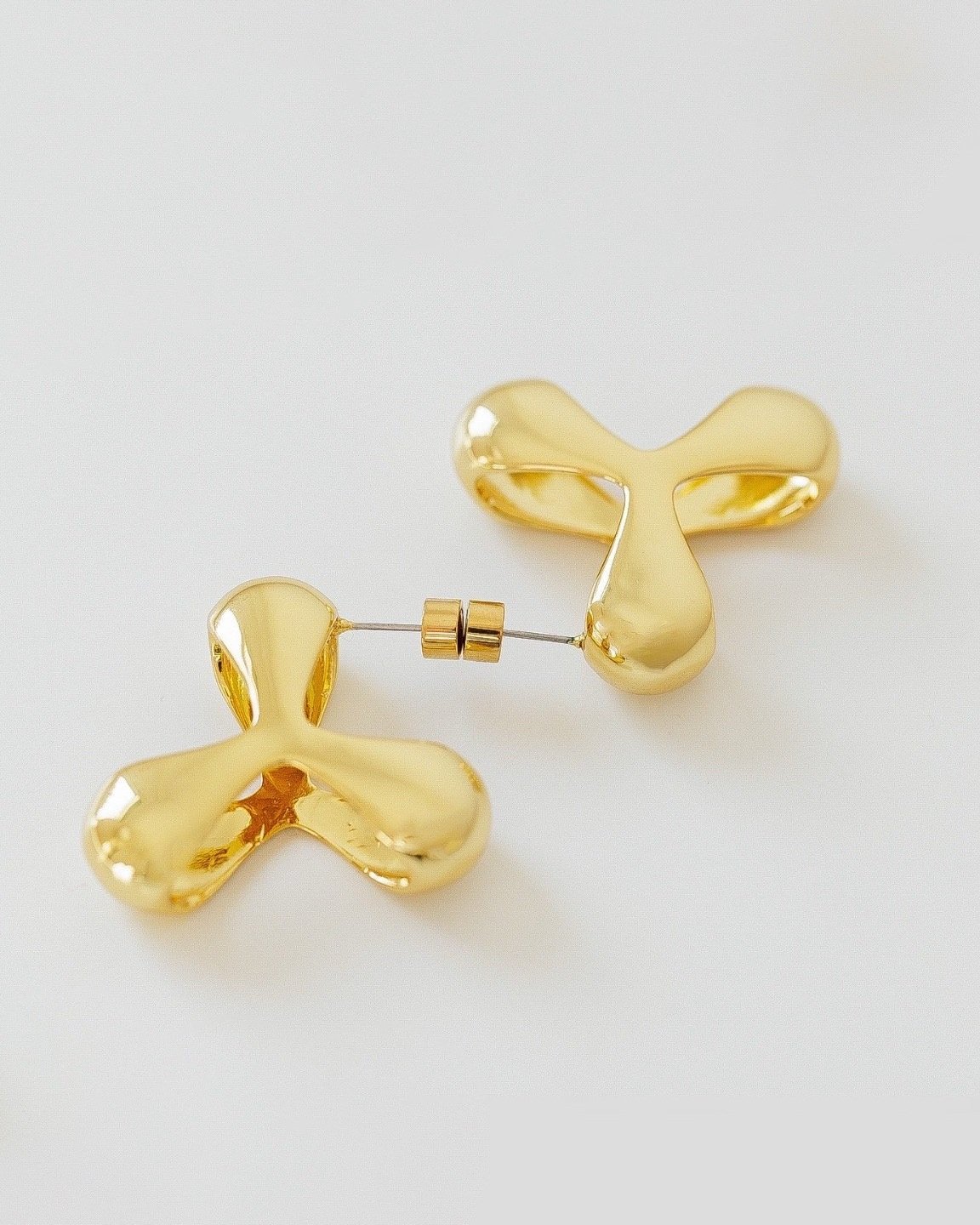 Ivon Wong, Ivonovi, The Sense of Beauty, earings, jewellery, designer jewellery, molecular earrings, jewelry, gold earrings, jewellery gallery Netherlands, Jewellery shop Rotterdam