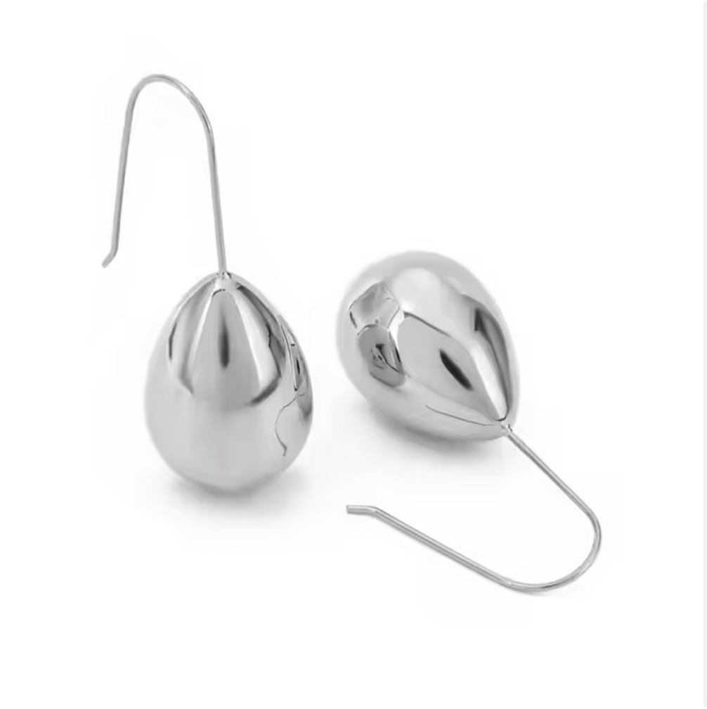 Ivon Wong, Ivonovi, The Sense of Beauty, earrings, drops earrings, jewellery, designer jewellery, jewelry, silver earrings, jewellery gallery Paris, Jewellery shop Paris