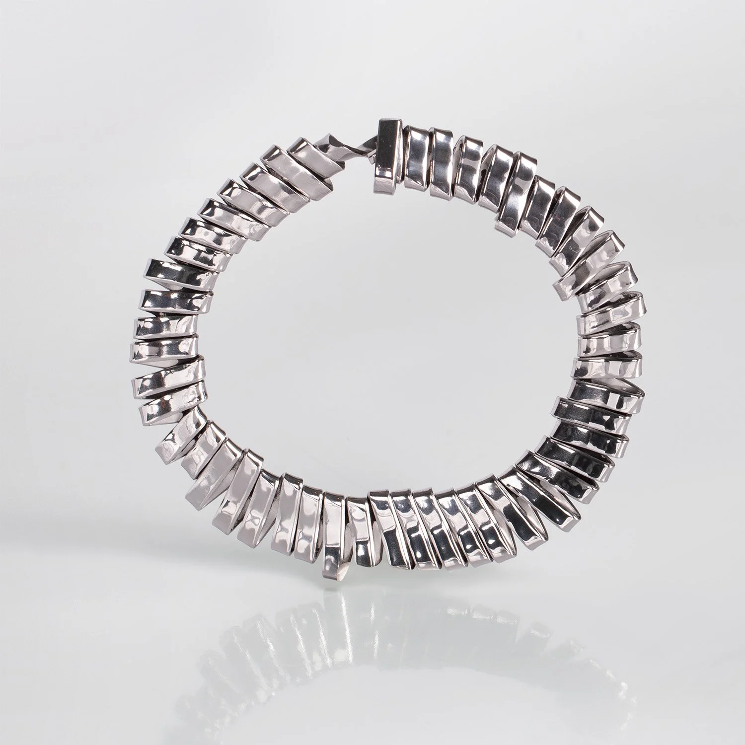 Tweek-Eek, Roos and Geertje Eek, The Sense of Beauty, silver bracelet ,jewellery, handcrafted jewellery, designer jewellery, jewelry, jewellery gallery Paris