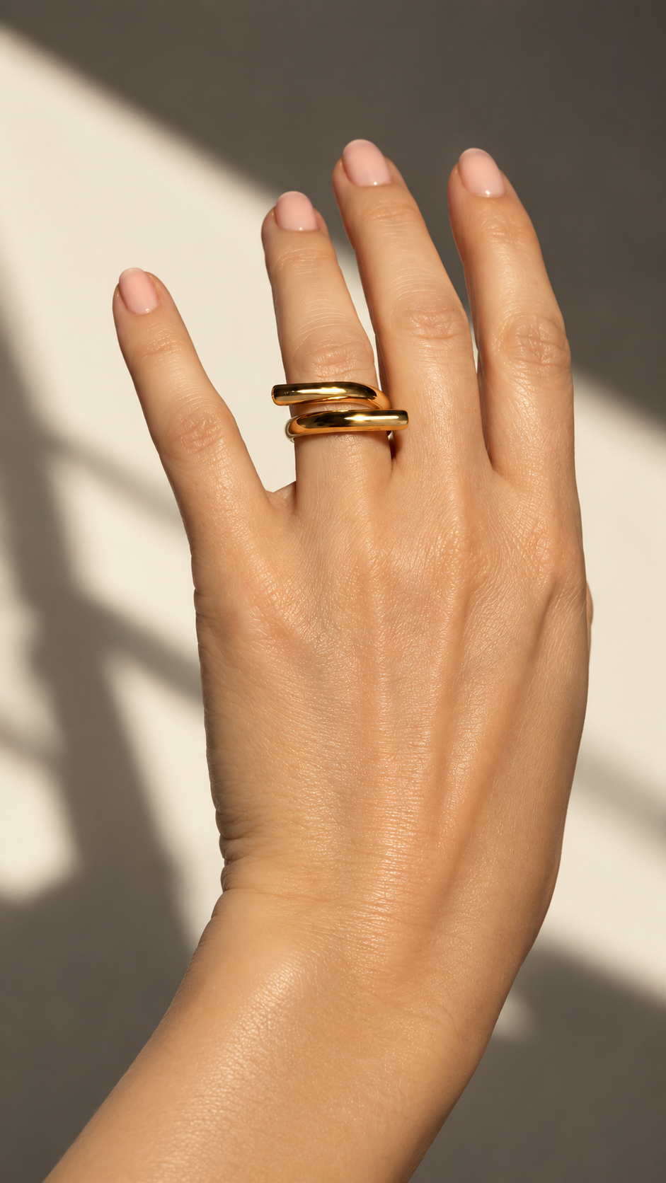 Ivon Wong,  Ivonovi, The Sense of Beauty, tubular ring, jewellery, designer jewellery, jewelry, gold ring, jewellery gallery Paris, Jewellery shop Paris