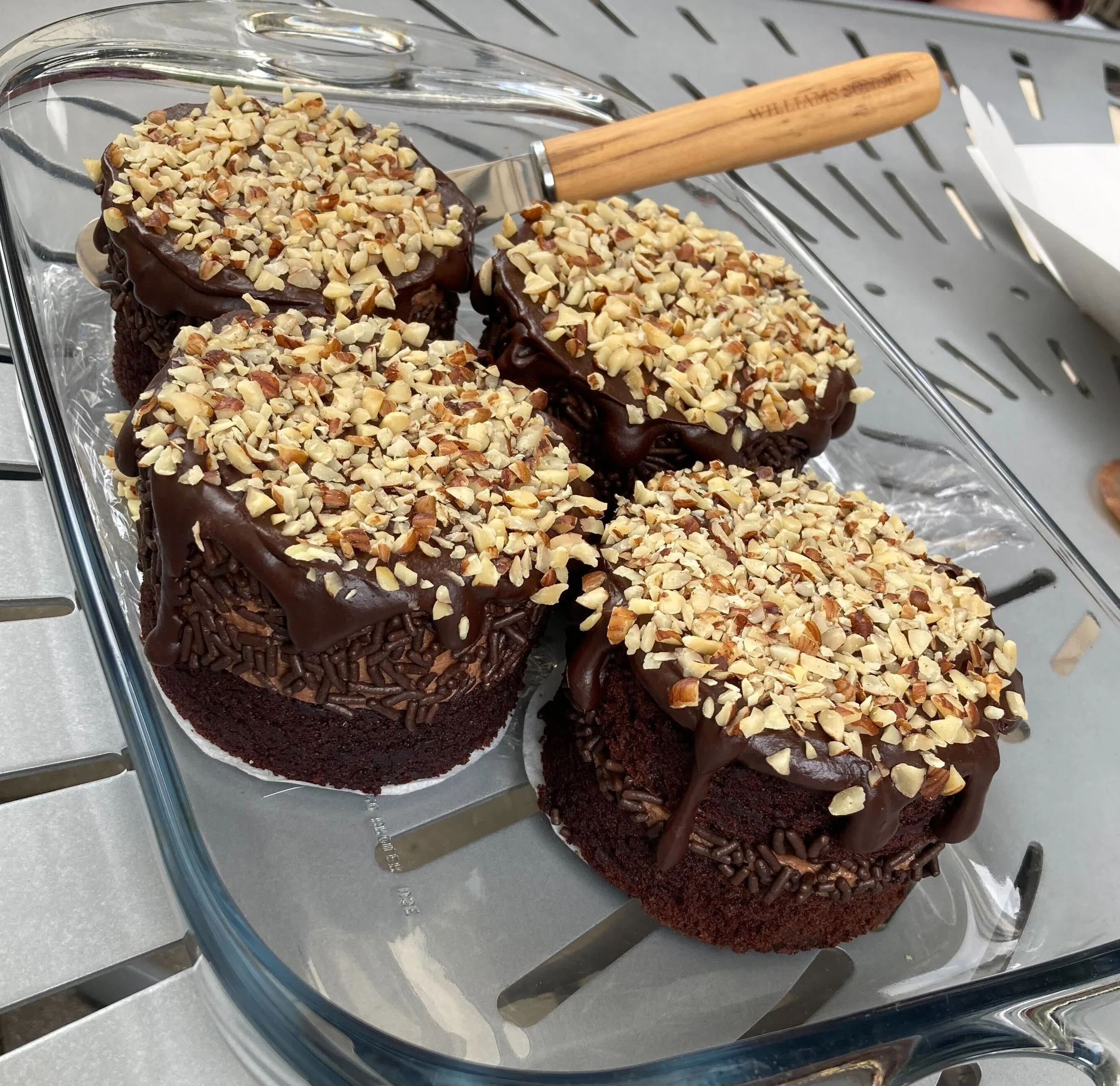 Jon's chocolate apology cakes 