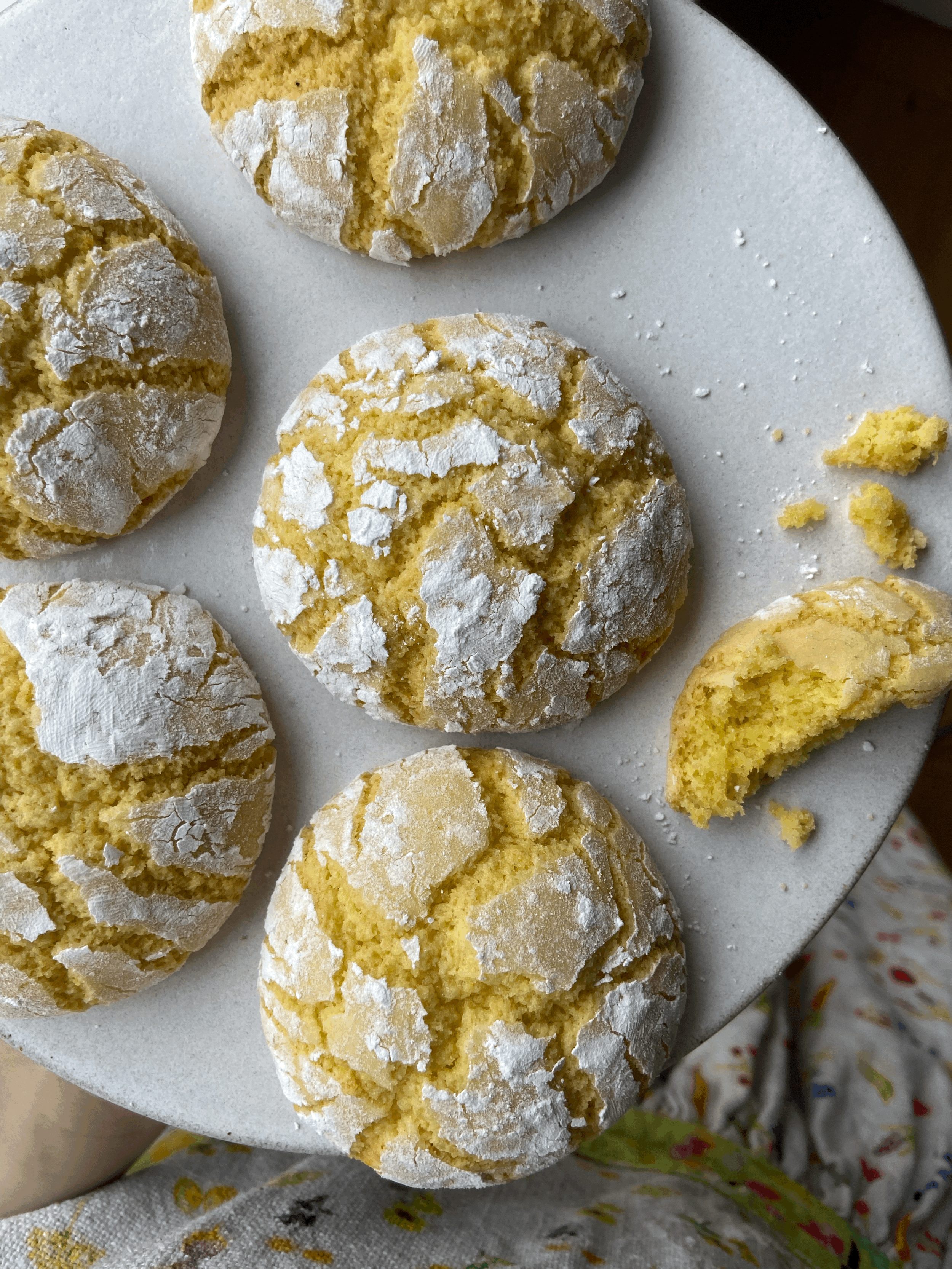 Lemon crinkle biscuits