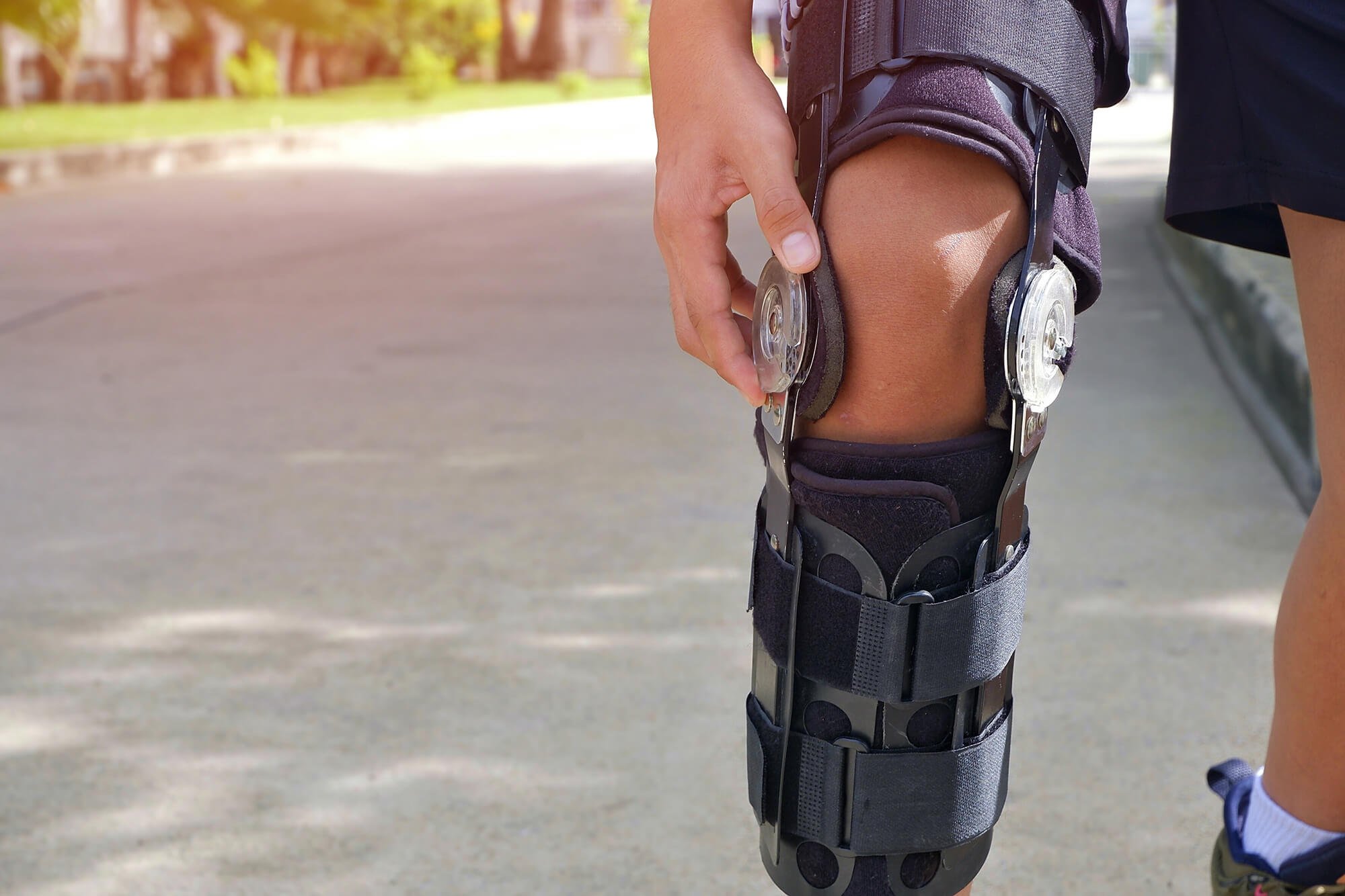 How knee braces can help manage osteoarthritis pain? - MIMIT Health