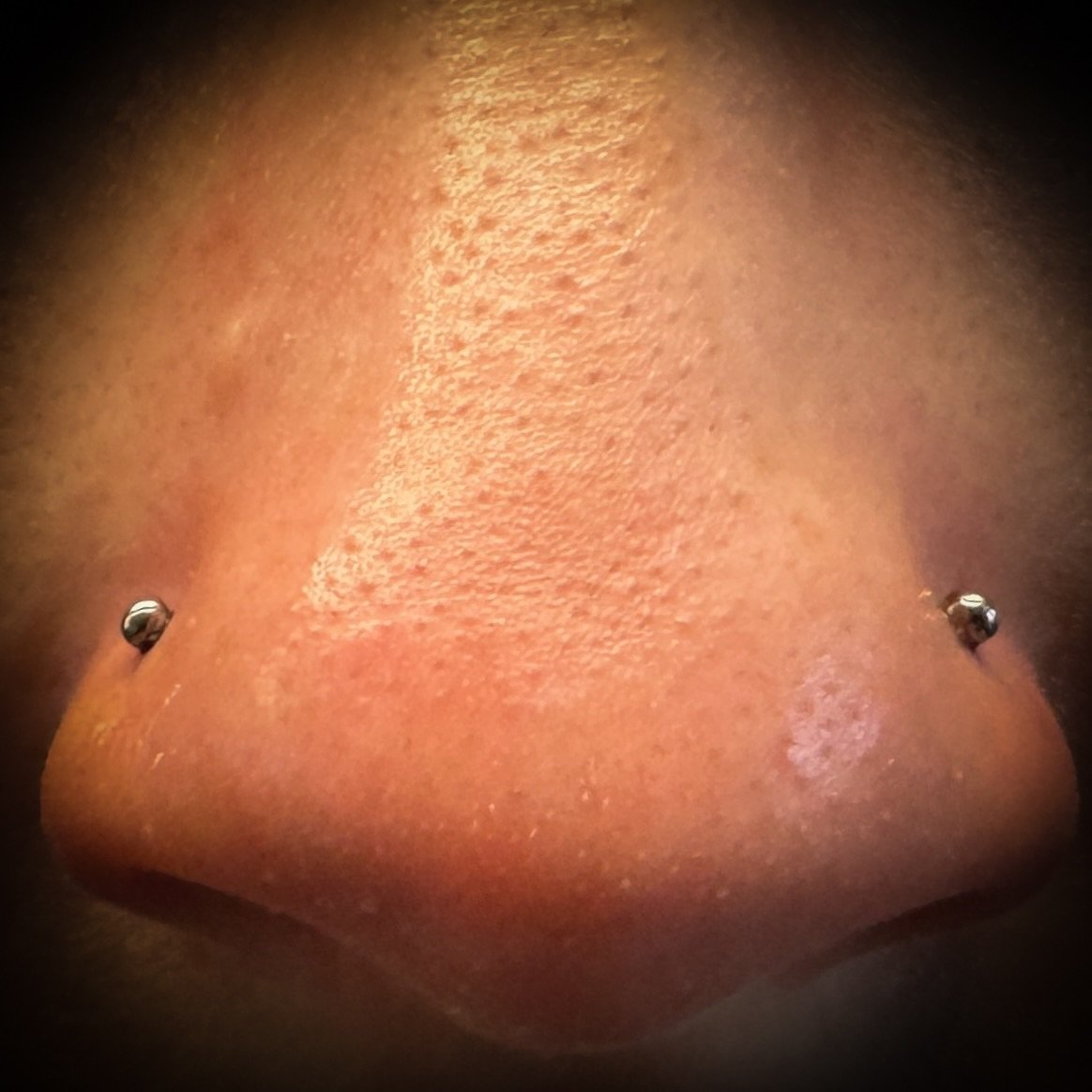 Love doing nostril pairs! They seem to be becoming popular&hellip;I love it!

#nosepiercing #nostrilpiercings #doublenosepiercing
