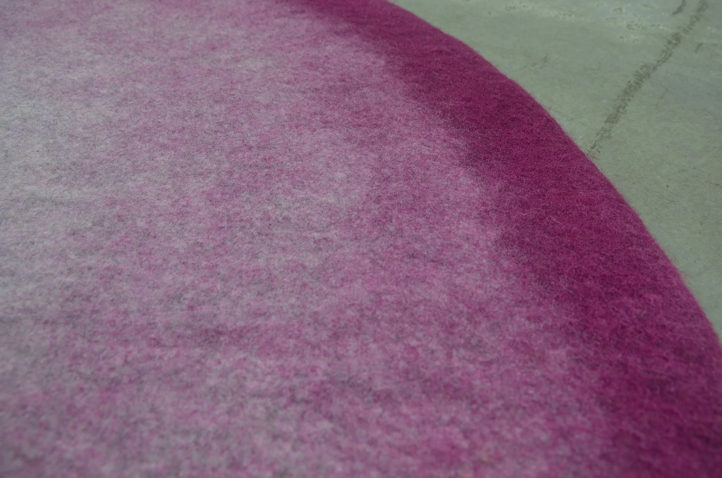 ombre_round_detail2.jpg