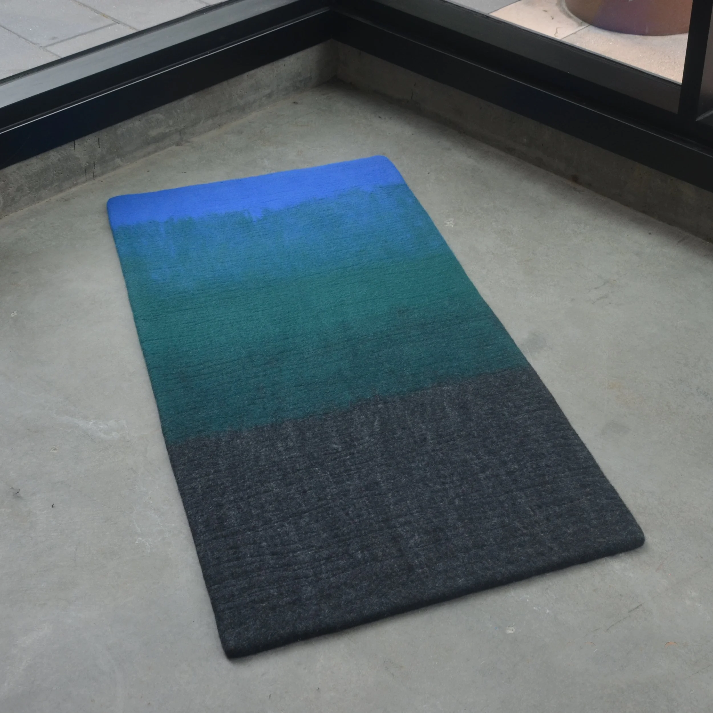 blue-ombre_2.5x6_floor.jpg