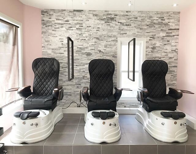 Gather your girlfriends/boyfriends together for a pedicure and experience the joy of luxury and tranquility 🌸 
We have added barriers between our chairs for extra protection during this time to ensure the health and safety of our clients! $40 - Regu