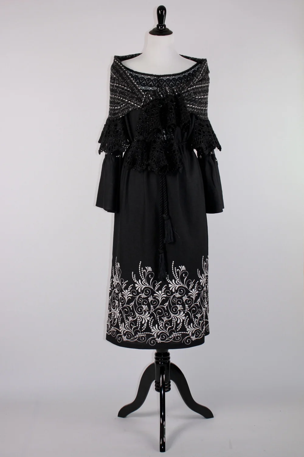 "Beau Noir" Linen Dress Ala Park Design "Beau Noir" Linen Dress Ala Park Design