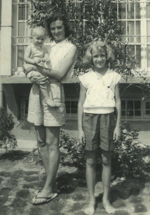 Woodruff with her mother and sister in Vietnam