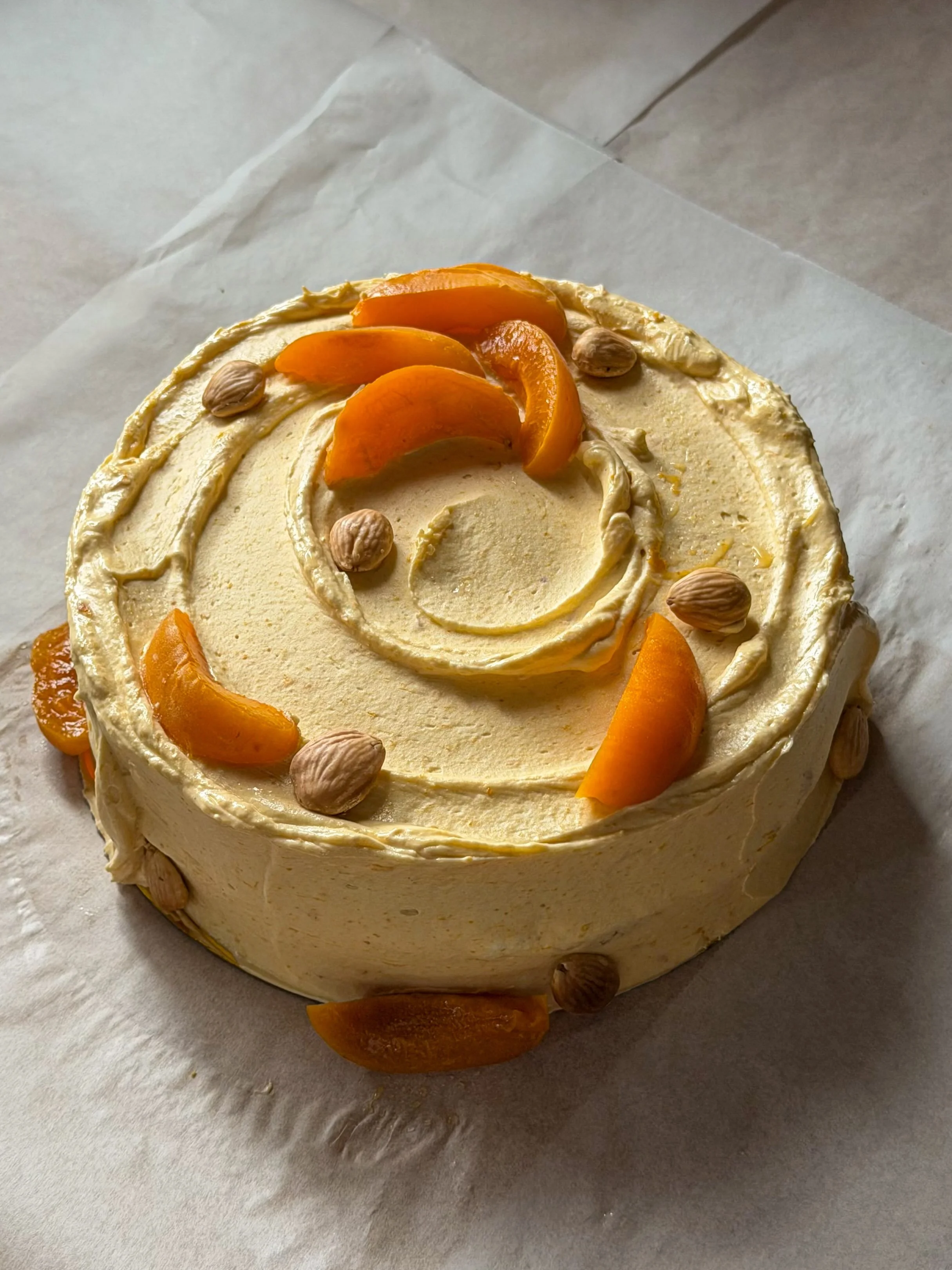 Brown butter almond chiffon 
Apricot compote 
Goats cheese mousse 
Marcona almond crumble 
Apricot Italian meringue buttercream 
Poached apricot 

This cake was very tangy, almost too tangy 🤪 but the apricot italian meringue buttercream was a revela
