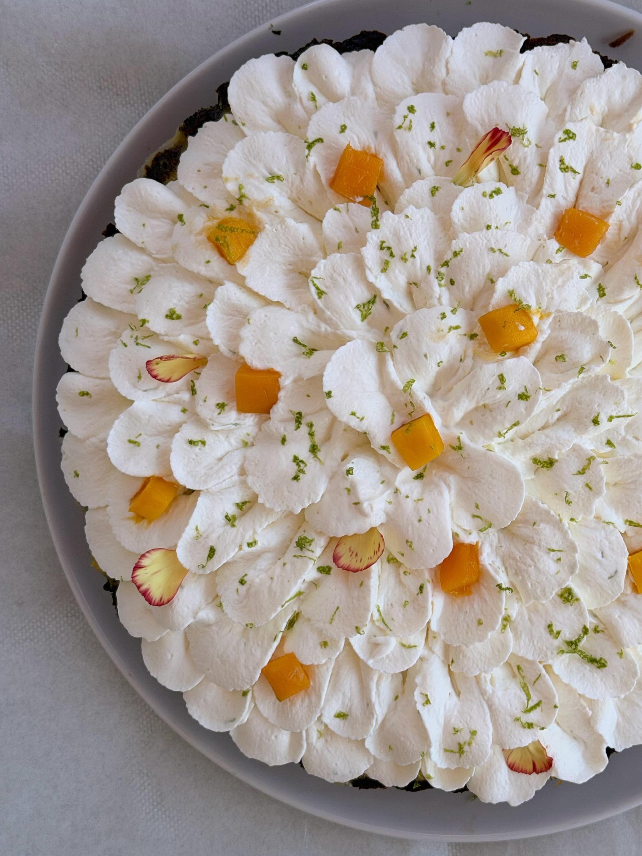 Mango tart🥭

Sweet pastry crust 
Mango panna cotta using @nicolaalamb recipe 
Sweetened condensed milk and lime chantilly cream
Fresh mango and lime zest

The combination of mango and condensed milk was inspired by the mango jelly at yum cha 😜