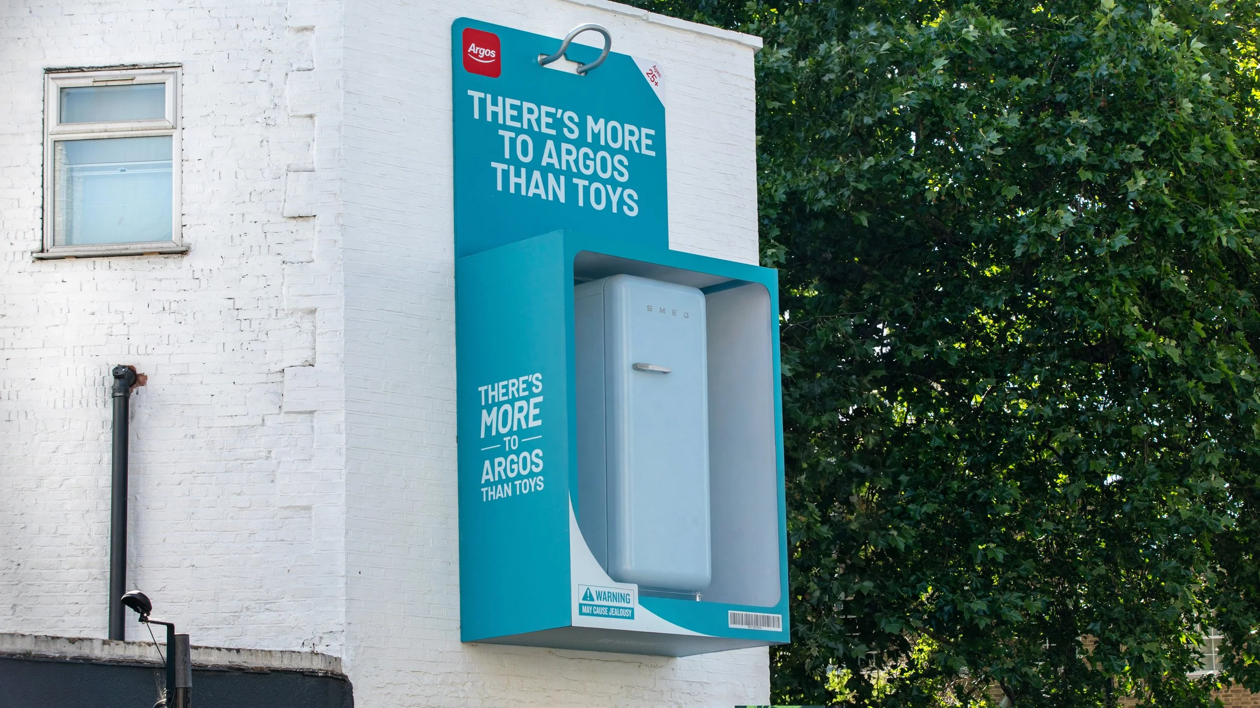 andra-cobuz-argos-more-than-toys-special-build-mural-smeg-fridge-3d-installation-campaign-02.jpg