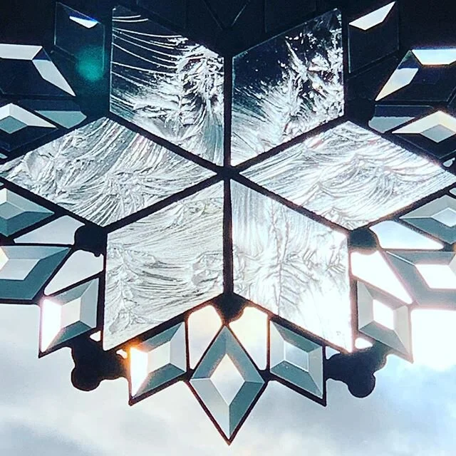 I wonder about the relationship of physical light to the light of consciousness.
#enastros #light #crystal #vedicastrology #hope #meditation