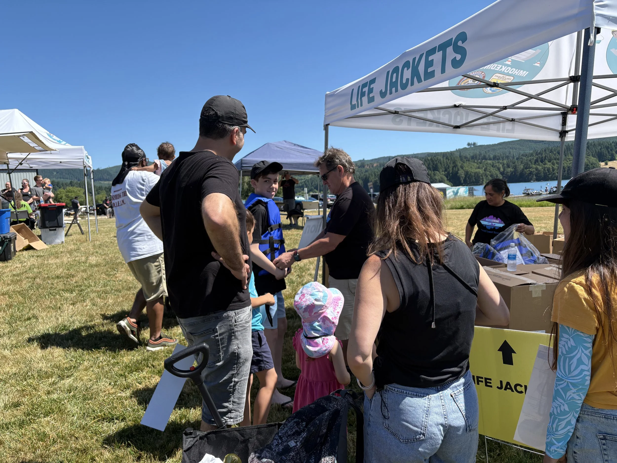 ImHooked lifejacket distribution 