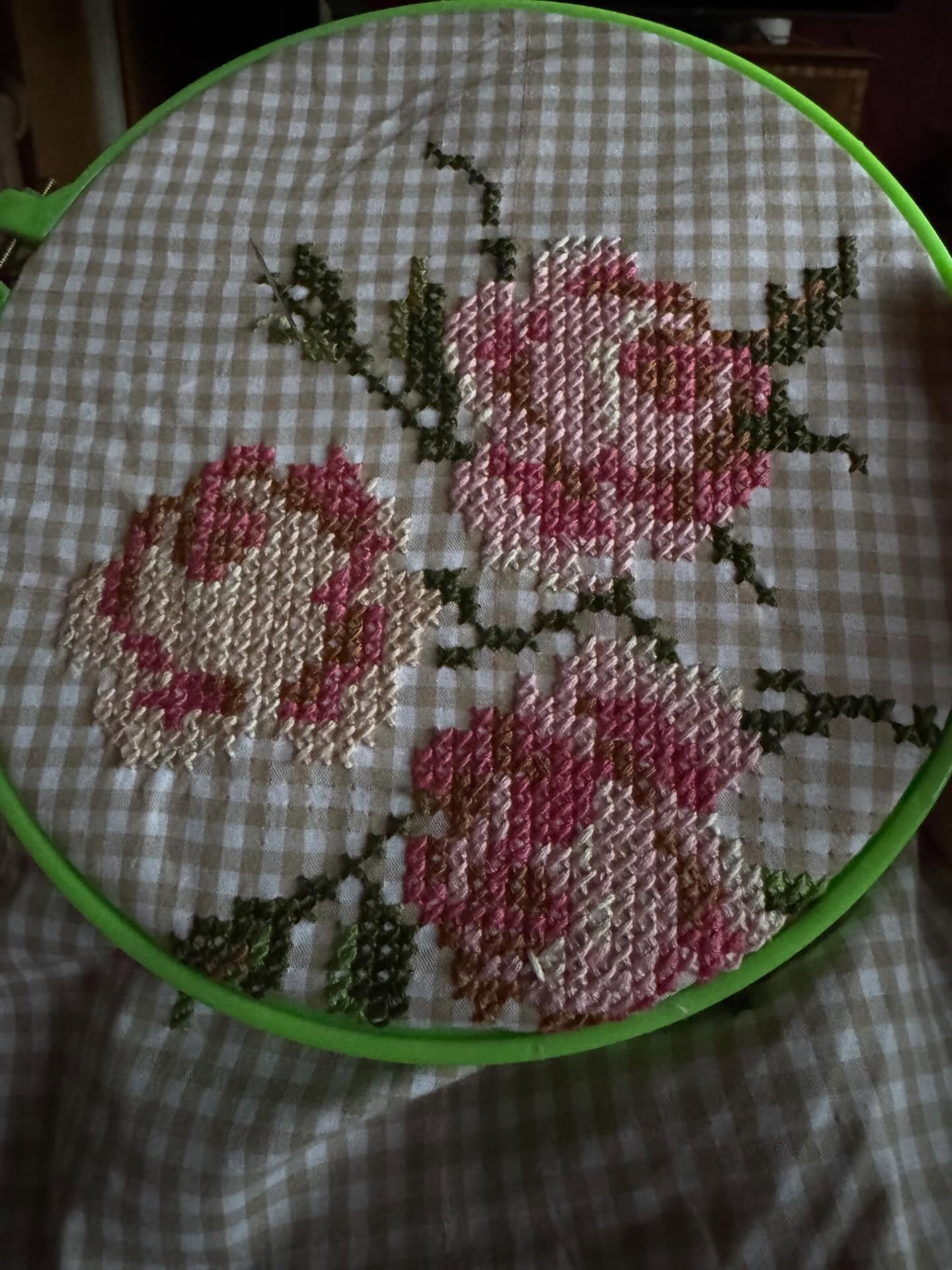 Power has just gone out and I&rsquo;m stitching in the dark - not for long though. Hope you&rsquo;re all safe and sound at home and hopefully this cyclone passes by quickly. Take care #delbrrokquiltco