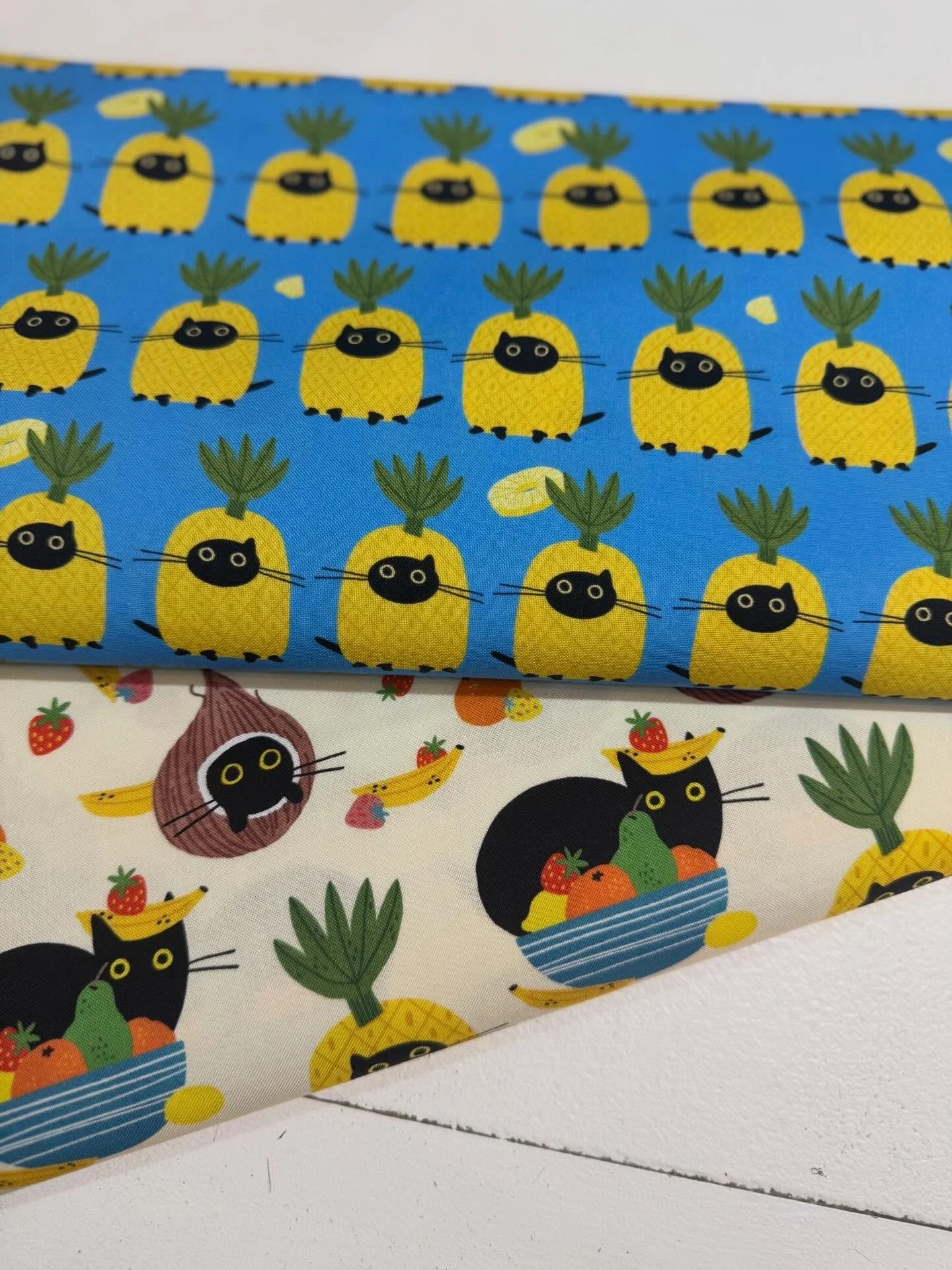 Oh my goodness - how can you go past a cat in a pineapple Furruit Cocktail by Leezaworks for Dear Stella #delbrookquiltco