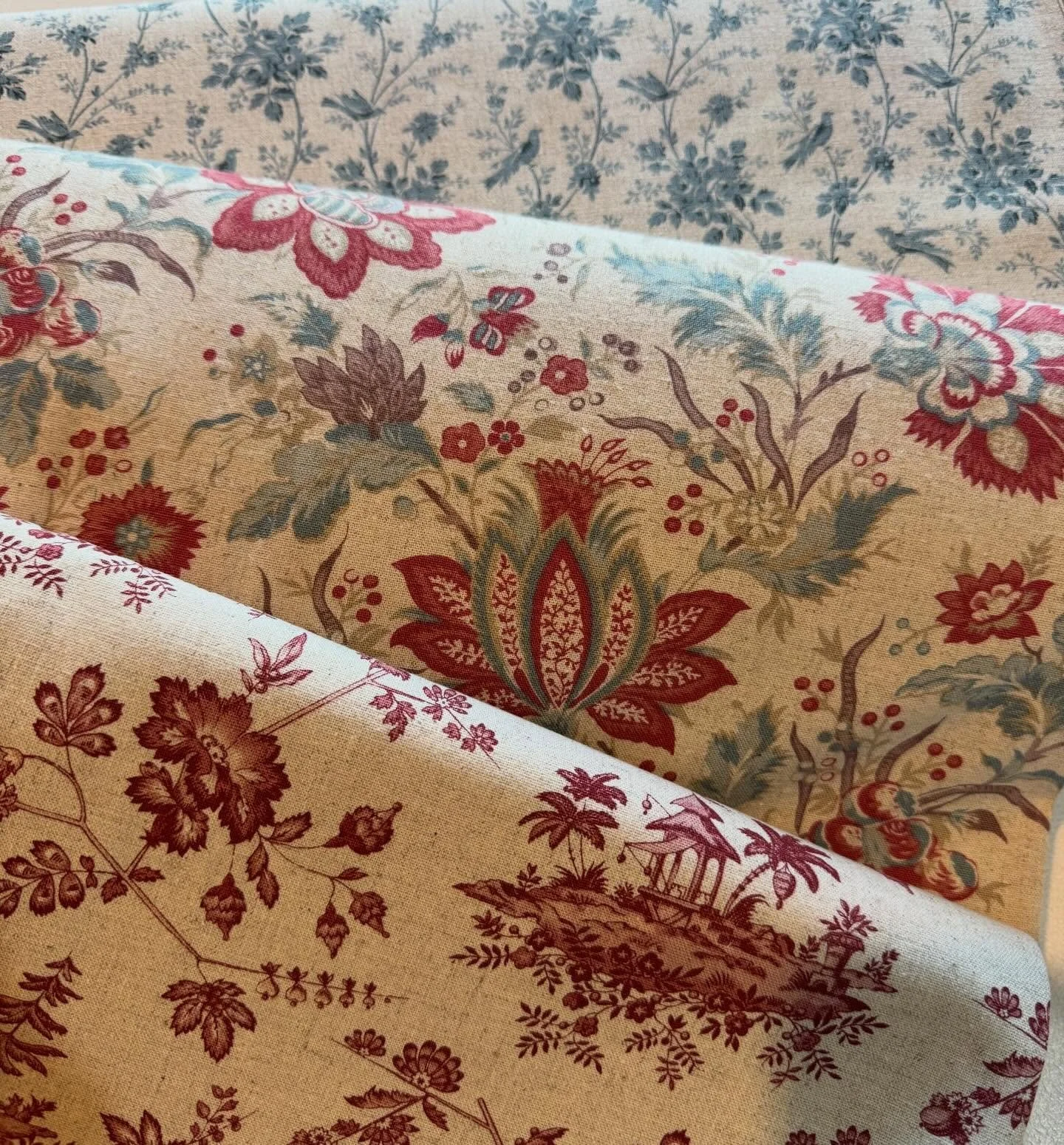 There are also three Linen options with this range #delbrookquiltco #fleurdeparis #frenchgeneral #mochilinen