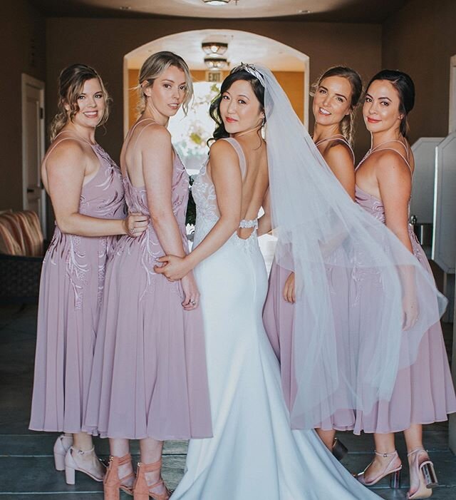 Happy Galentine&rsquo;s Day 💕 wedding days and basically every other day is way way wayyyyy better with all of the strong, smart, kind and kick ass girlfriends that we get to keep around my choice. And who else would do the perfect ~veil in the wind