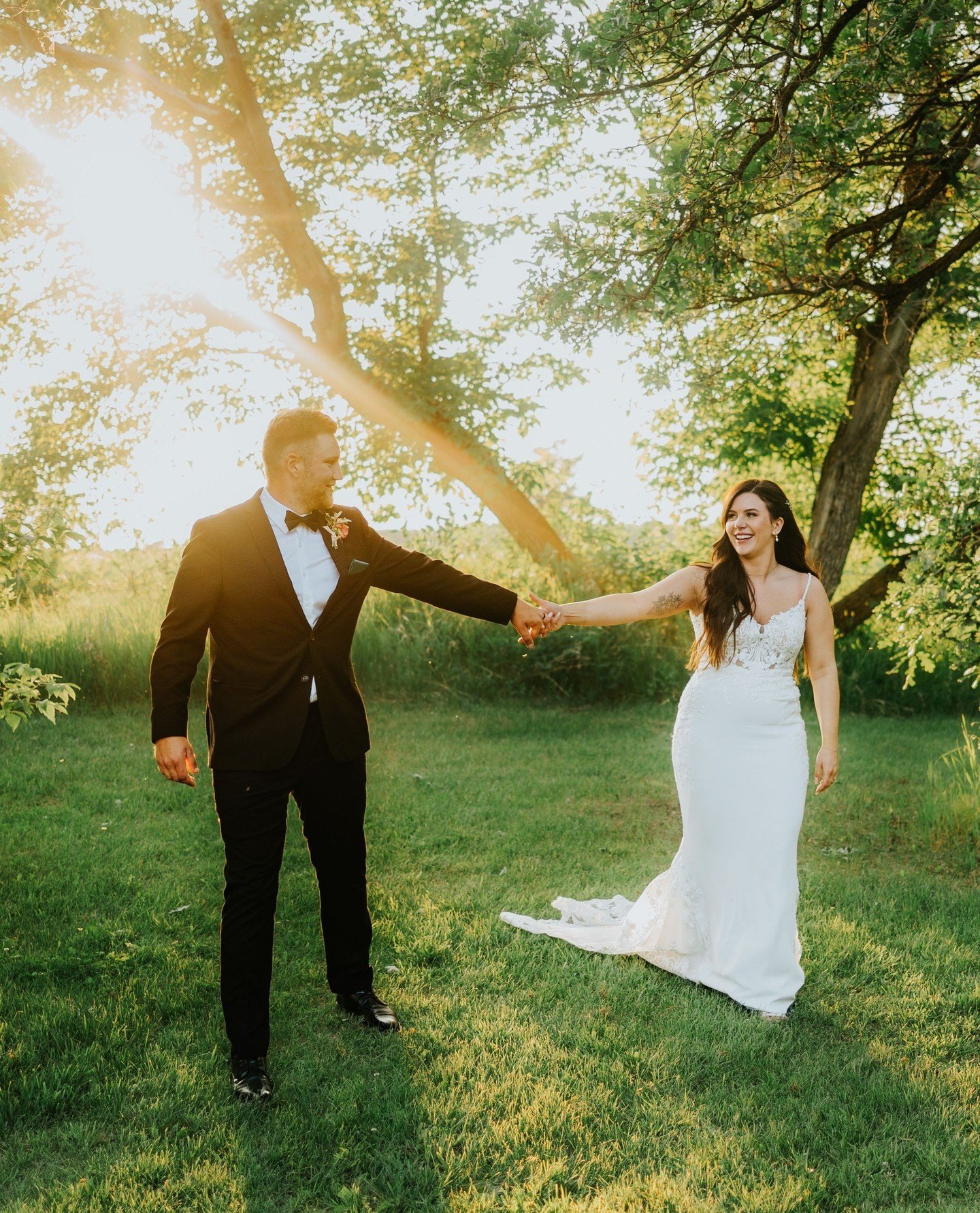 Summer sunsets on wedding days are a dream 😍. Even if its just for 5 minutes, running outside to catch these photos are something you won't regret! ⁠
⁠
Second shot for @cojophoto⁠, edited by me 
⁠
#ngophotography