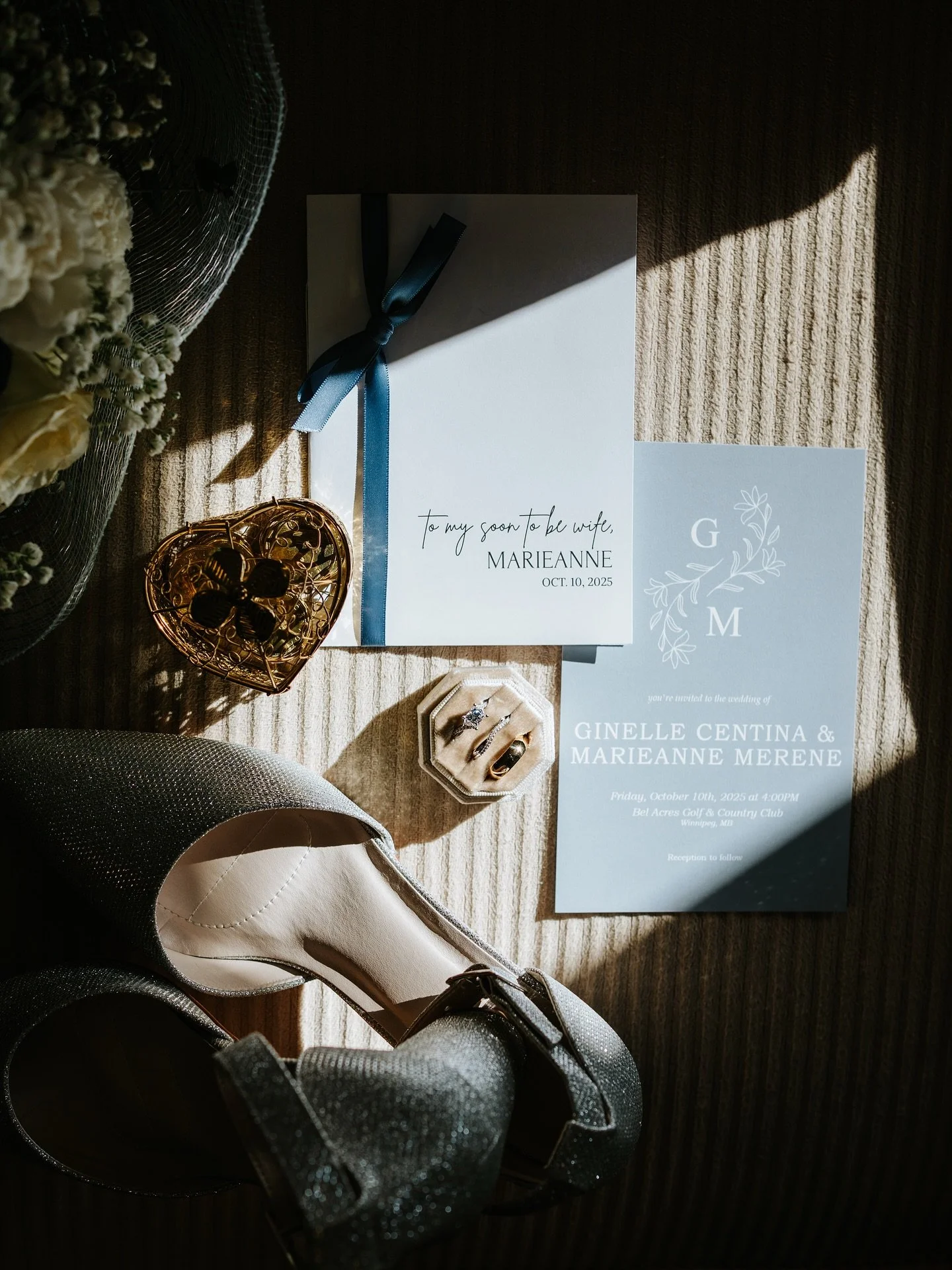 Some little details from Ginelle &amp; Marieannes wedding a couple weekends ago ❤️. Tried playing with some light and shadows with this one! 

#NgoPhotography