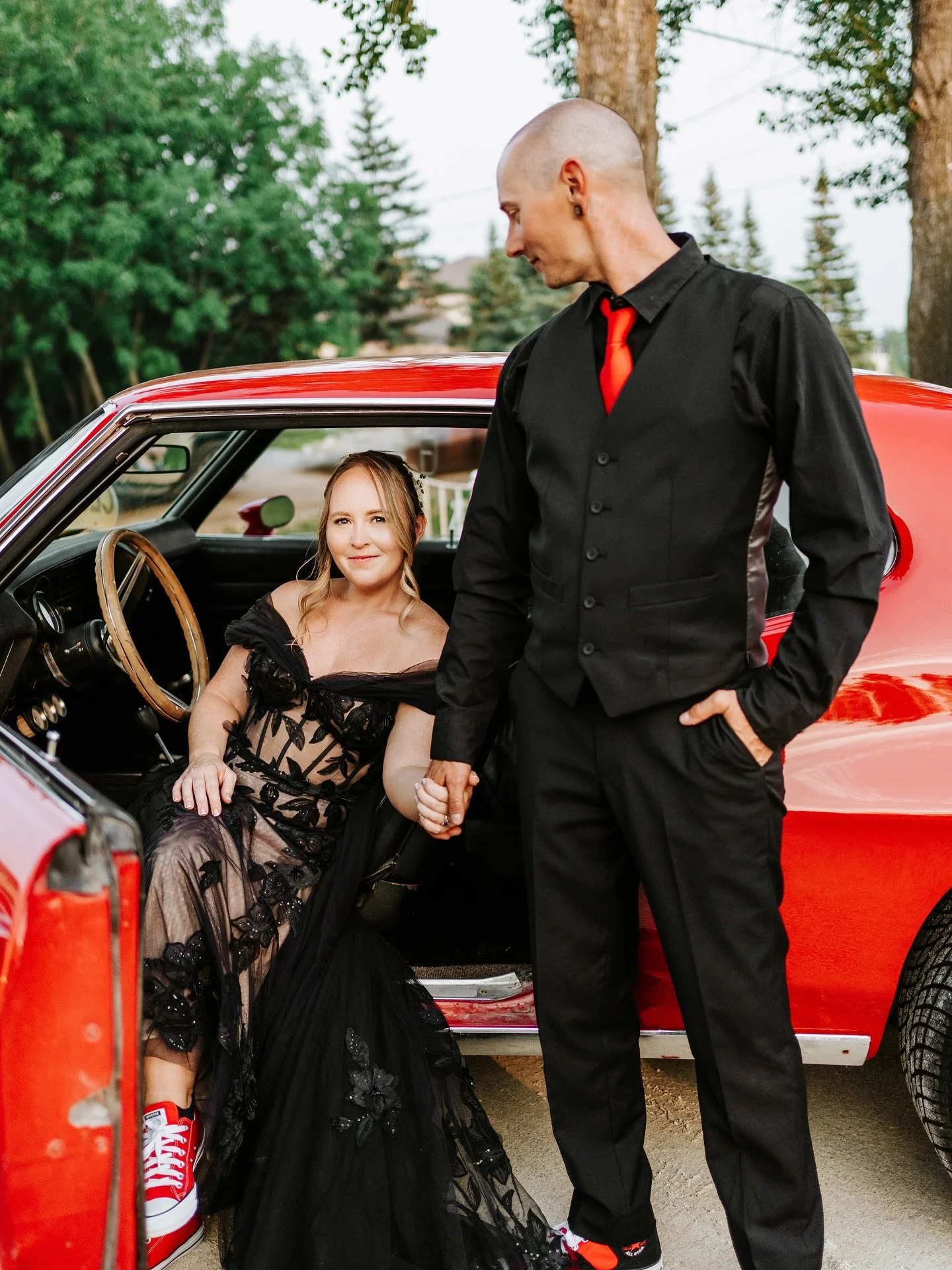 Black wedding dress, a classic car and a beautiful couple 😍. What more could you ask for! 

#NgoPhotography