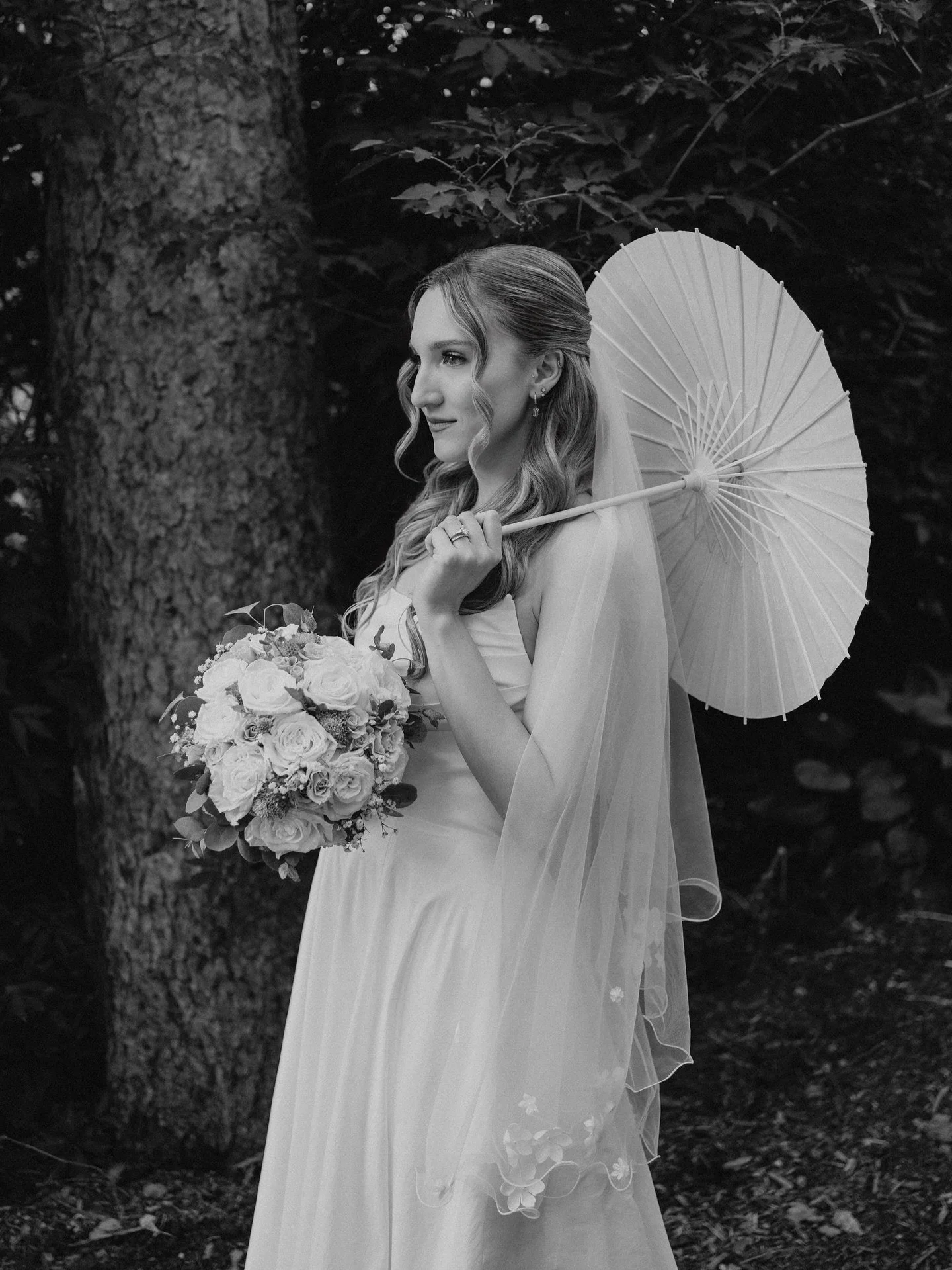 So many beautiful weddings to share from the summer! So here&rsquo;s one of this gorgeous bride. Which one do you guys prefer? The black &amp; white version or the colour?!