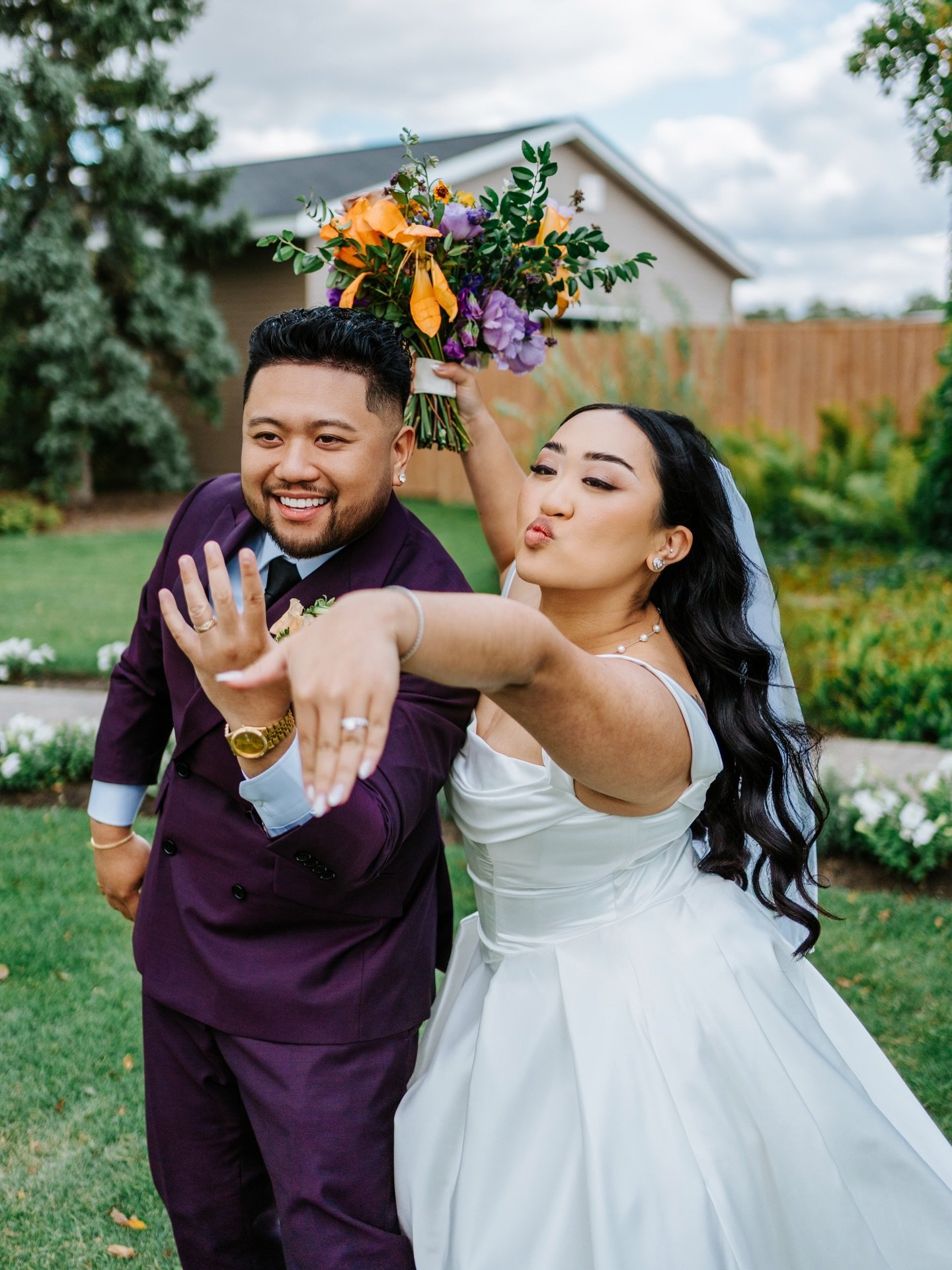 That &ldquo;we just got MARRIED&rdquo; vibe ❤️

#NgoPhotography