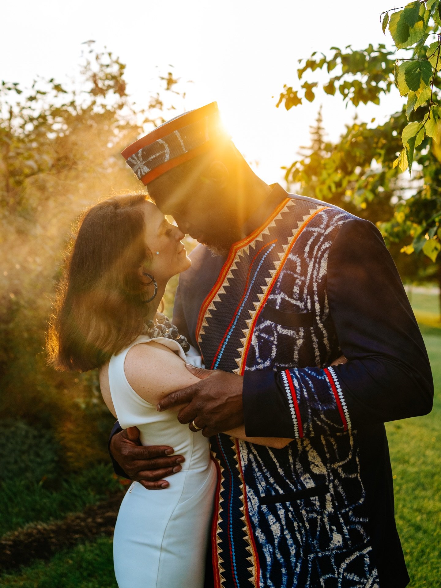Nothing caps off a perfect wedding day quite like a golden hour session 😍

Second shot for @sandrafullerphotography, edited by me