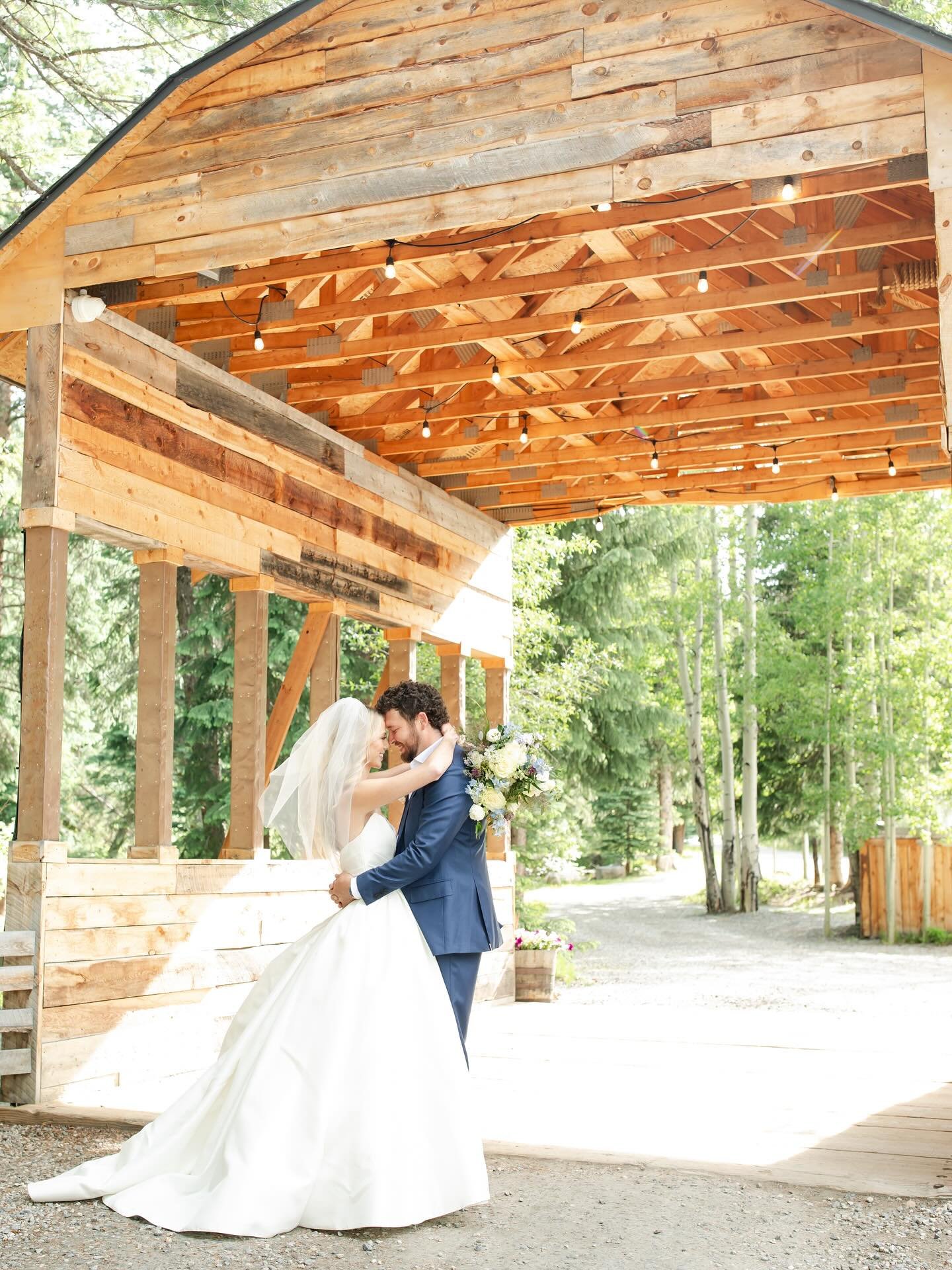 @brittany.ann.photos 
@ashevilleeventco 
@blackstoneriversranch