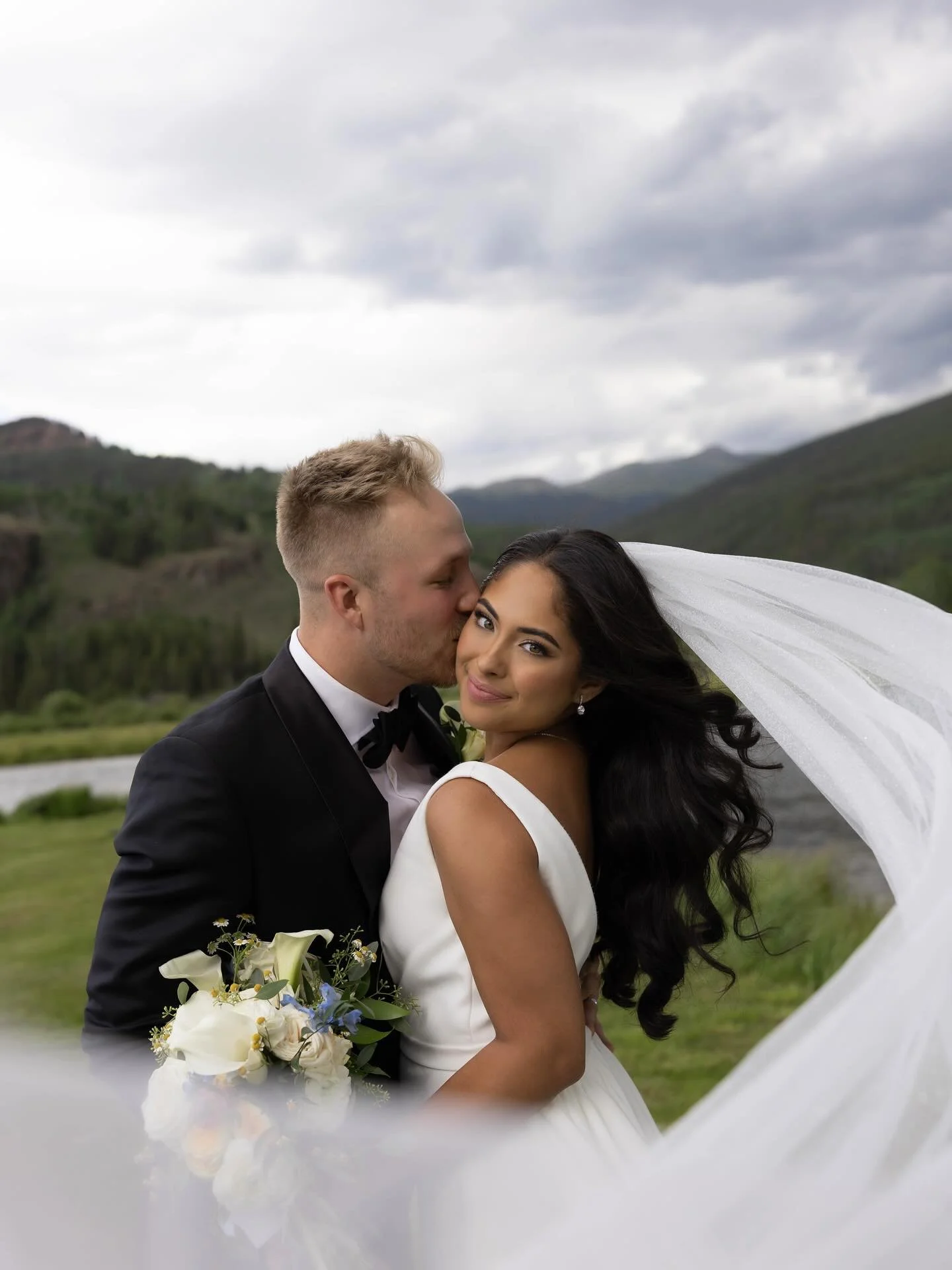 Anissa &amp; Logan 

Ceremony: @the_chapel_at_beavercreek 
Reception: @camphaleweddings 
Planner: @formaltie.events 
Photographer: @sarahkempersphoto 
Floral: @hutsonfloraldesign