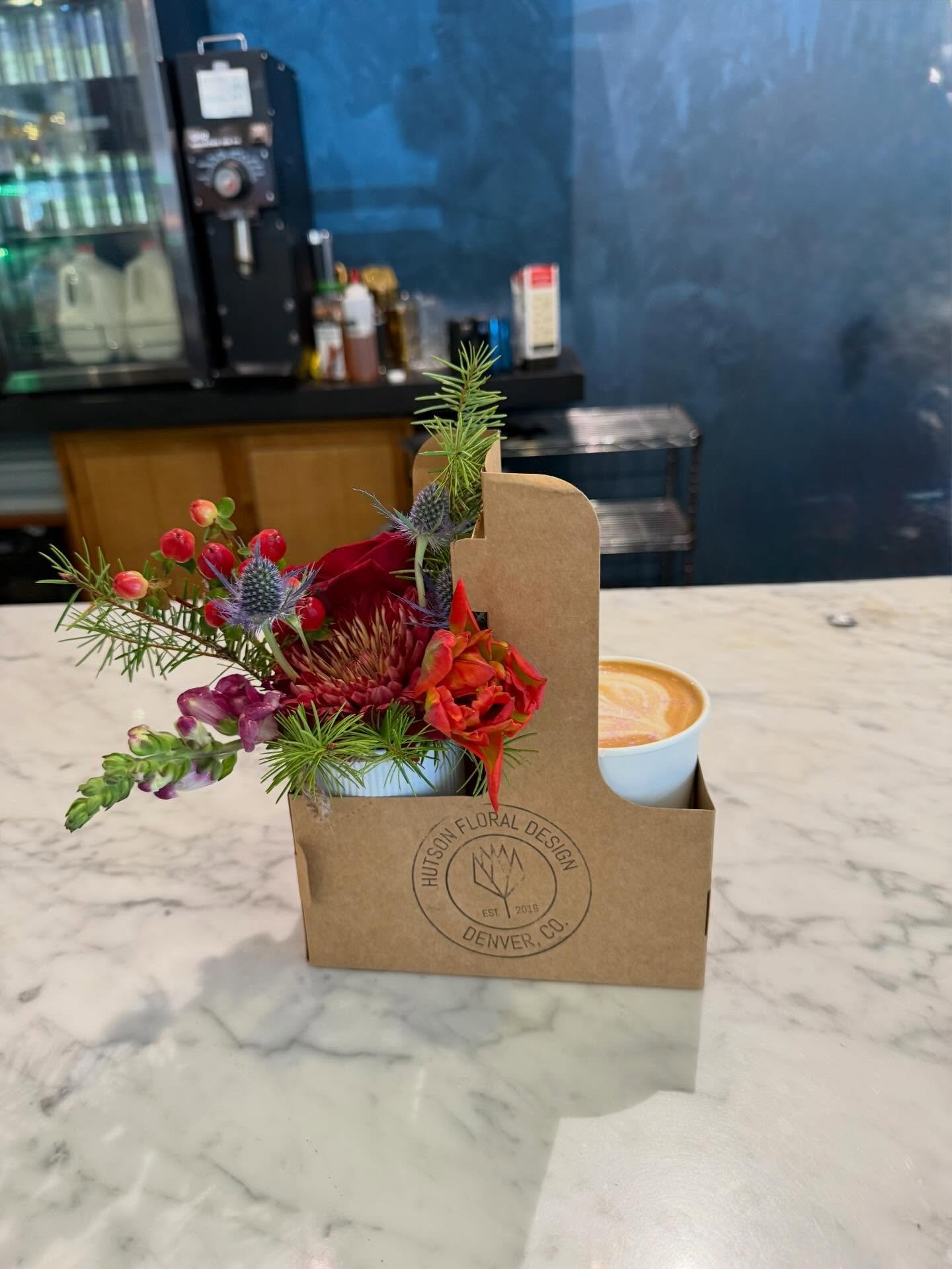 Flowers &amp; Coffee? ☕️ 💐 

Enjoy a delicious hot/iced drink from our neighbors @ampartisancoffee, your choice:
-Americano
-Latte
-Hot chocolate
-Chai
-Tea
-Matcha

+ A beautiful arrangement!
It&rsquo;s the perfect gift!!!!

Pre order on DoorDash, 