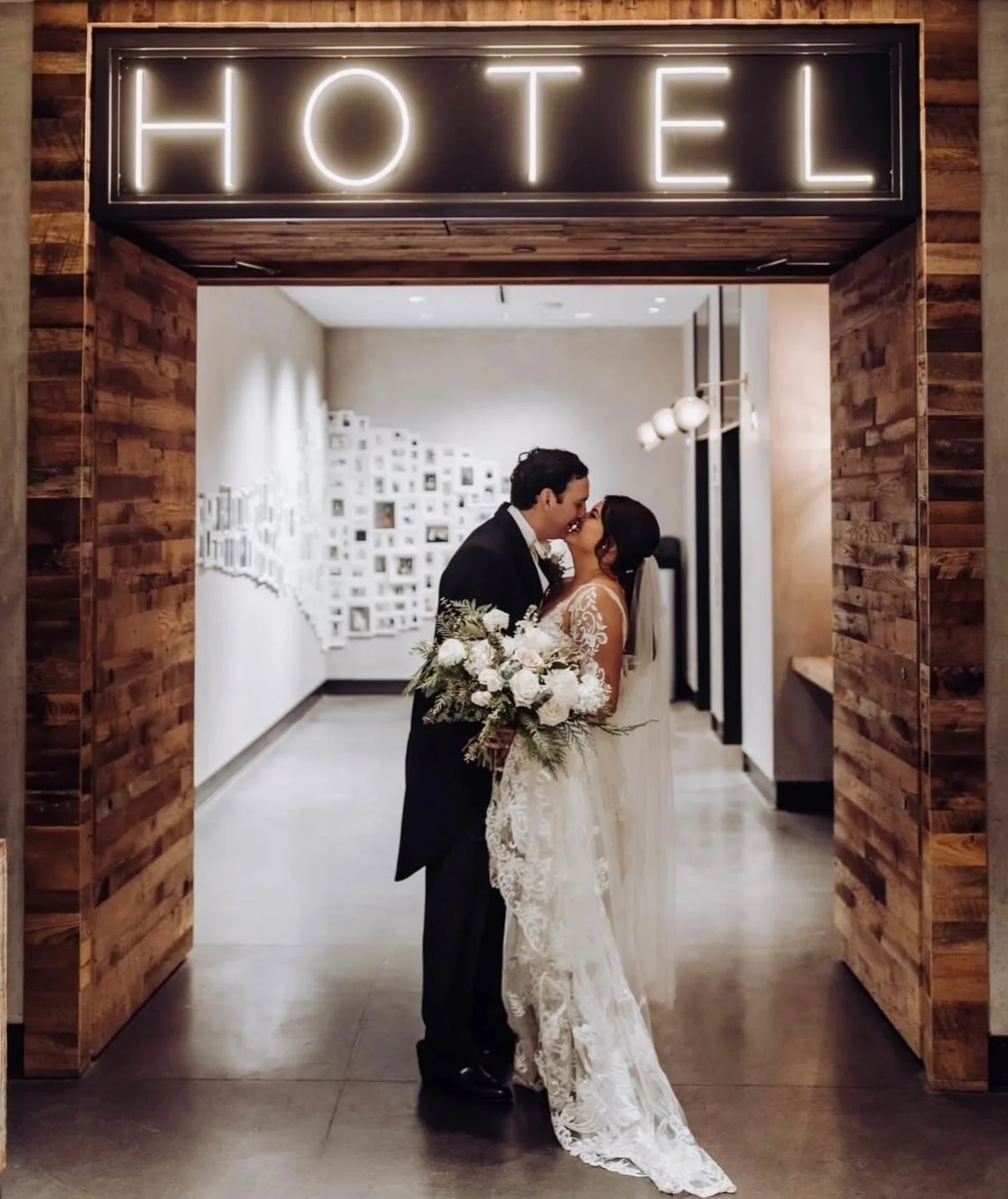 Planner: @lpcreativeevents 
Photographer: @mackenziknightphoto 
Venue: @mavenhotel @dairyblock