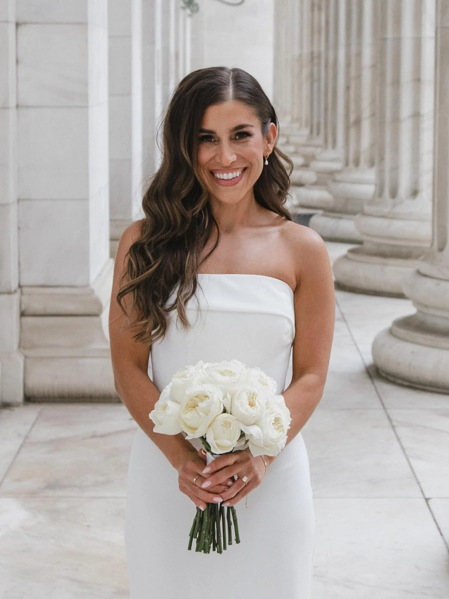 An all-white palette layered with voluminous hydrangeas in crisp white and soft lime green. The blend created a look that felt elegant and polished, yet fresh and alive.

Photography: @haleydellphotos