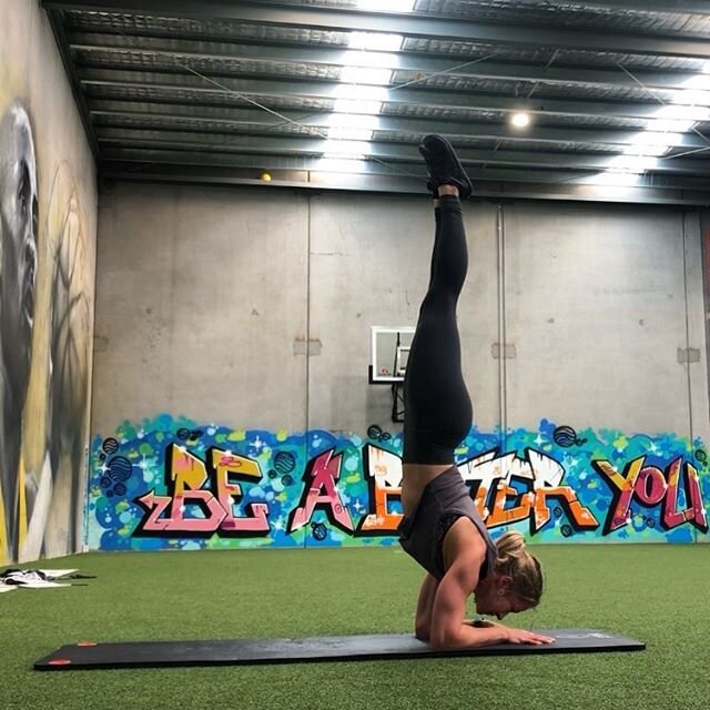 Just like that, balance begins to restore!
.
.
.
.
.
#gymsaresafe #movementismedicine #ballancerestored #ironoakgym #michpt #ballaratpt #bekindballarat #personaltrainer #bestronger #animalflow #kettlebelltraining #workout #liveyourbody #beabetteryou