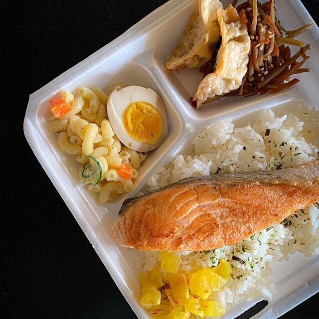 Come and enjoy our Griller Salmon Bento for lunch or dinner! It is served with your choice of Miso soup or salad for only $10 plus tax. Call us at (808) 949-2679 to place your order today! .📸: @grubs808 .
.
.
.
#onokinegrindz #supportlocal #localkin