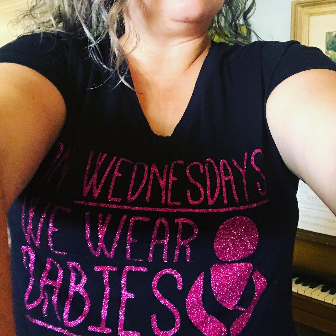 Happy mean girls day!  Shirt from @ahavacreativeco #youcansitwithustho #meangirlsday #internationalbabywearingweek2018