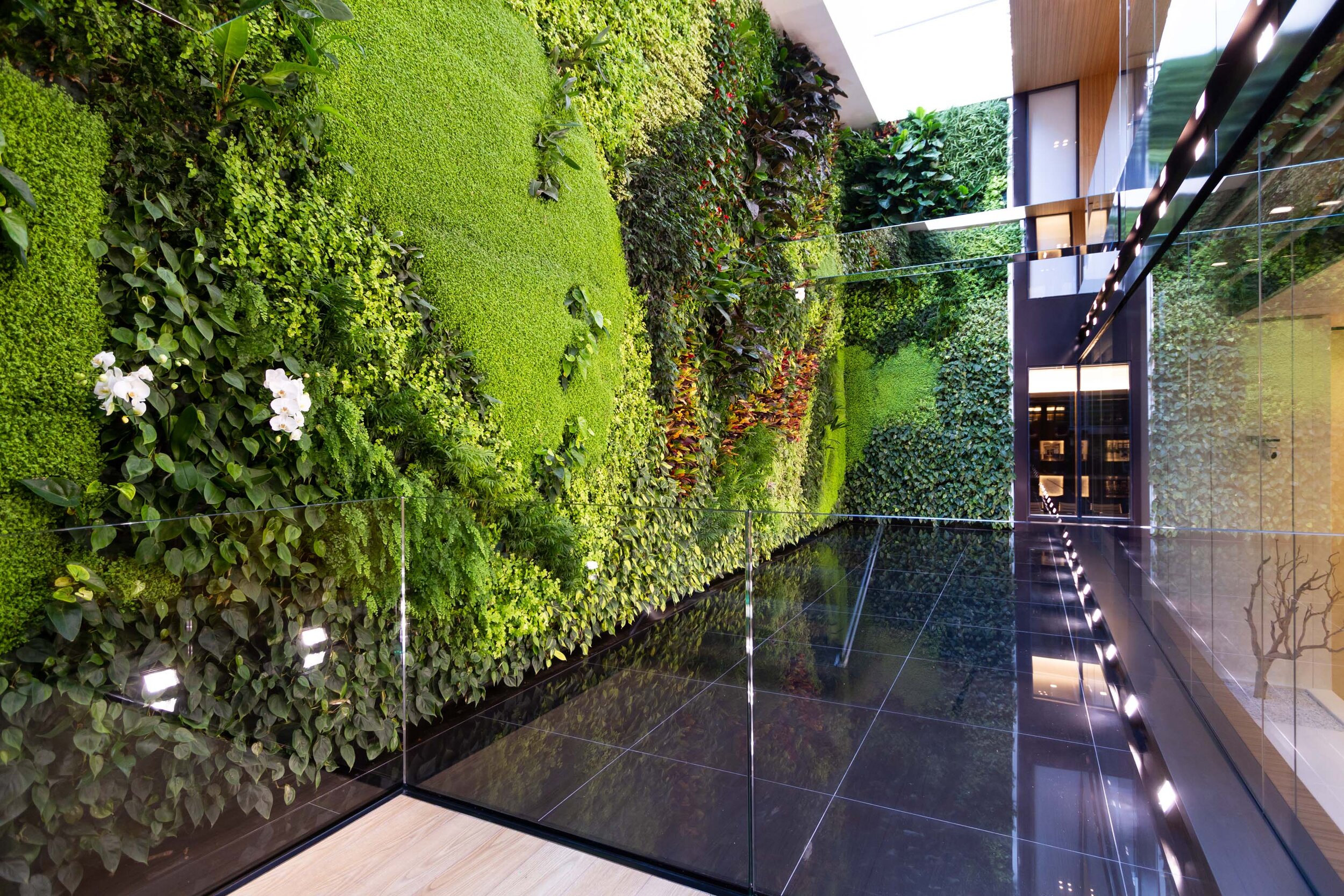 real-mutual-turin-garden-vertical-wall-green-sundar-italia-008.JPG