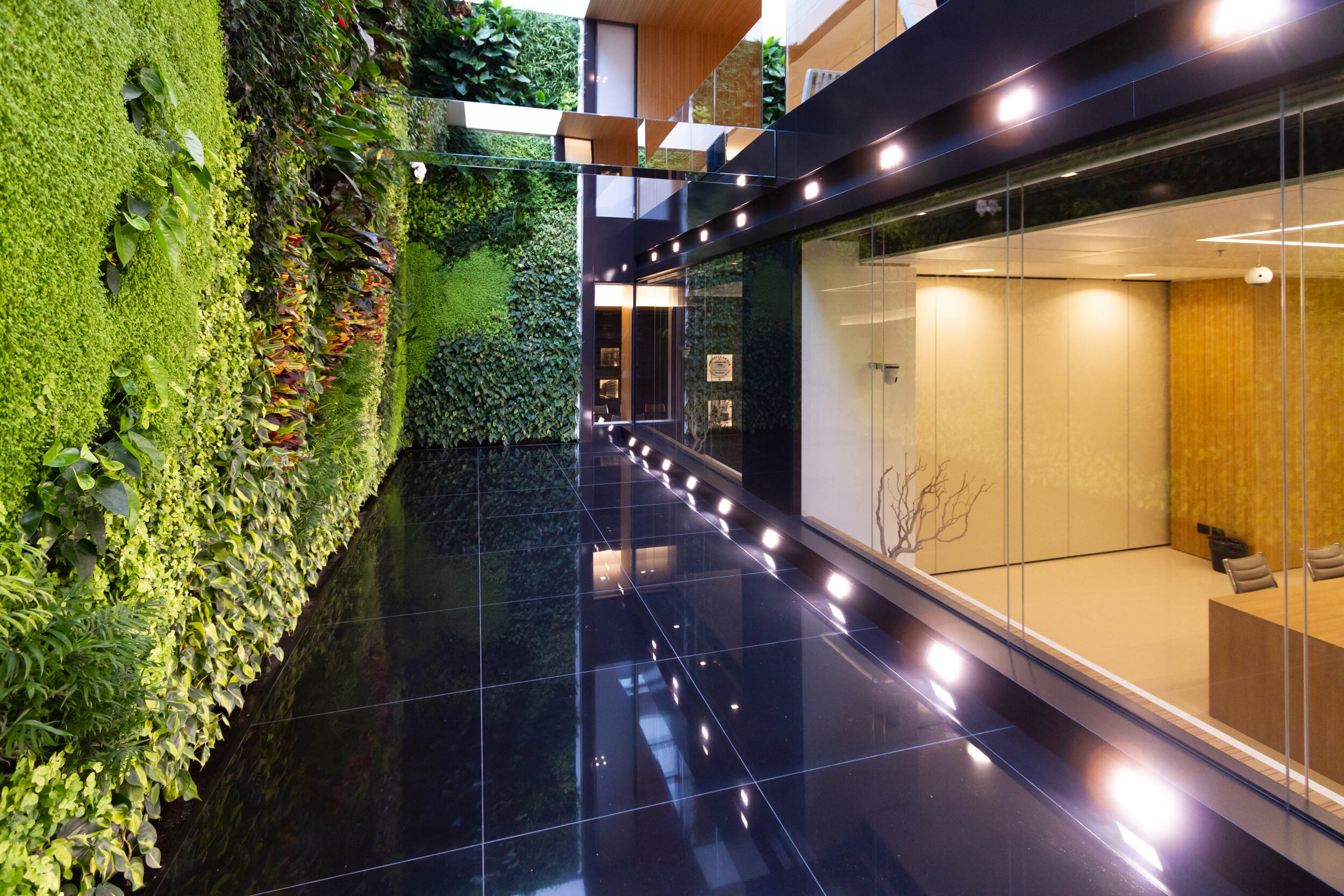 real-mutual-turin-garden-vertical-wall-green-sundar-italia-015.JPG