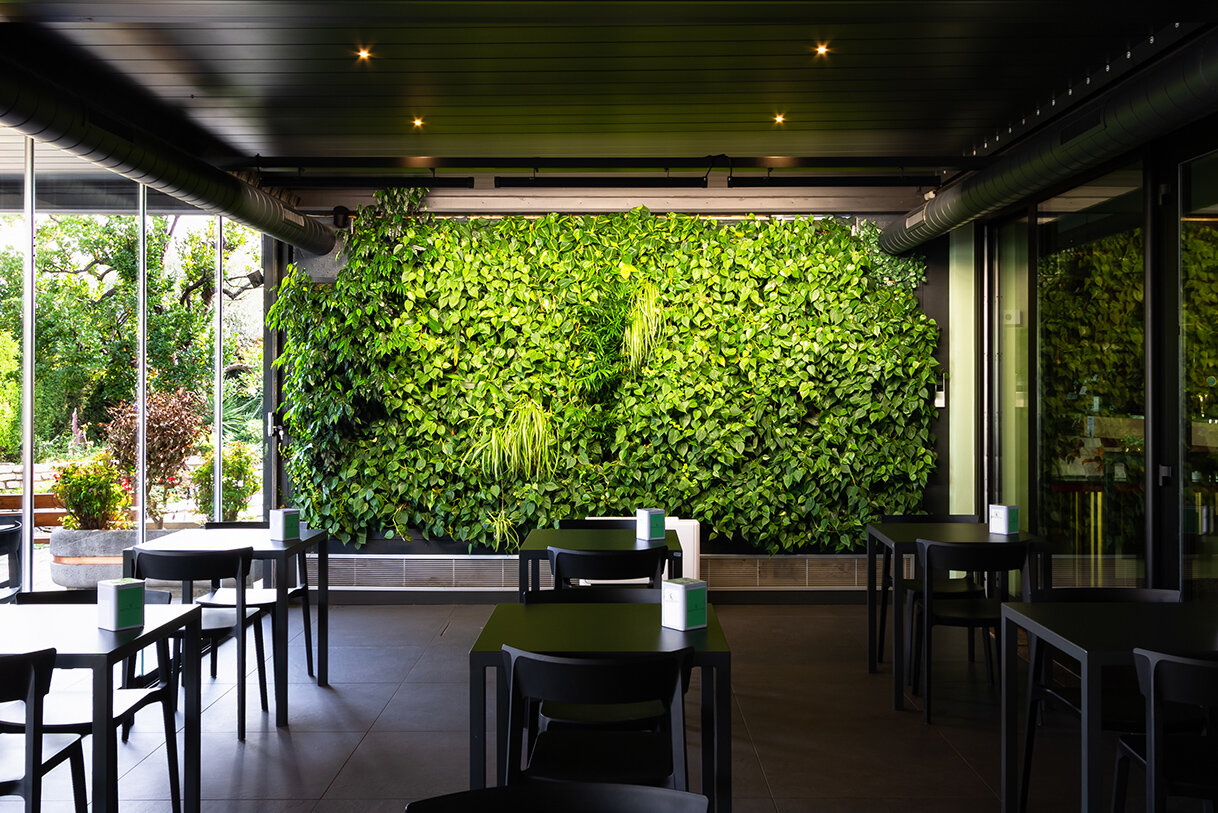 casa-del-dolce-garden-vertical-wall-green-sundar-italia-005.jpg