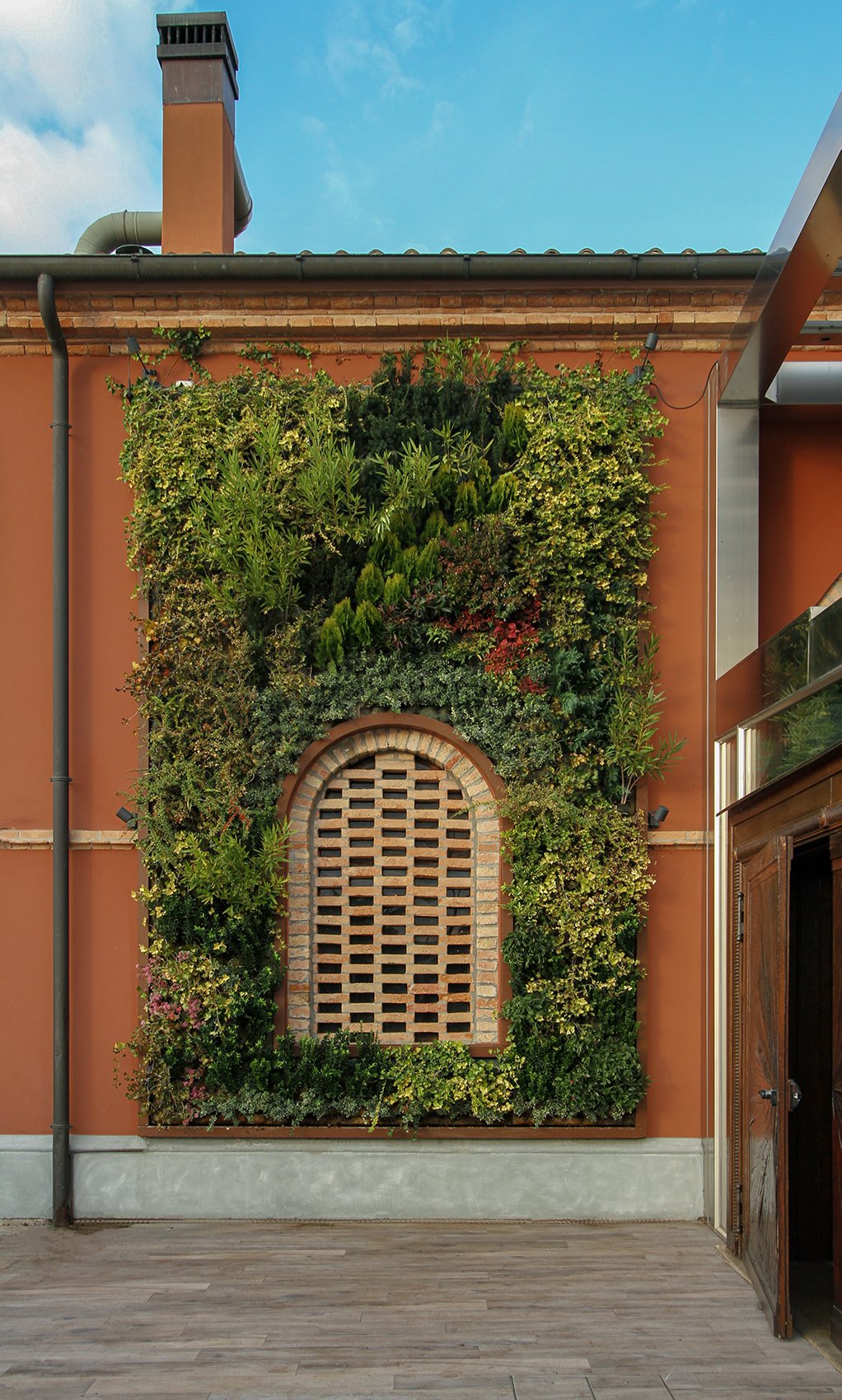 stable-garden-vertical-wall-green-sundar-italia-006.jpg