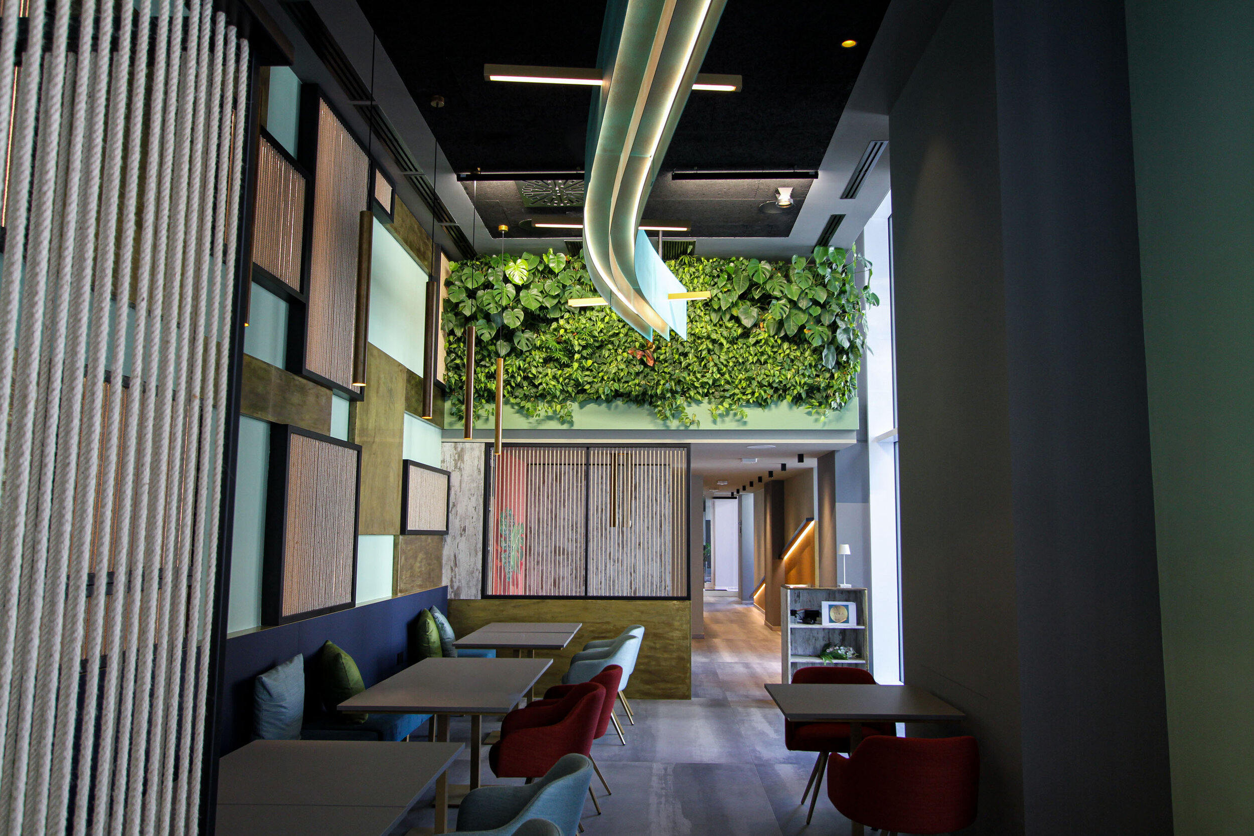 j-hotel-garden-vertical-wall-green-sundar-italia-018.JPG