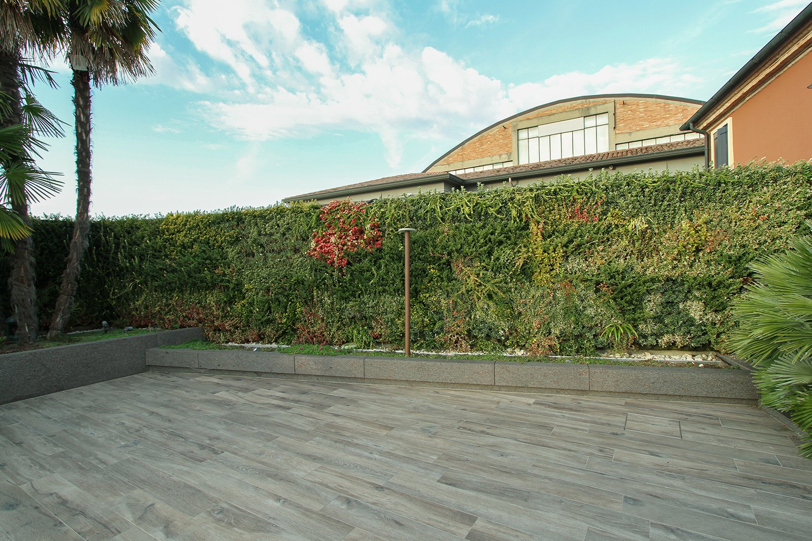 stable-garden-vertical-wall-green-sundar-italia-013.jpg