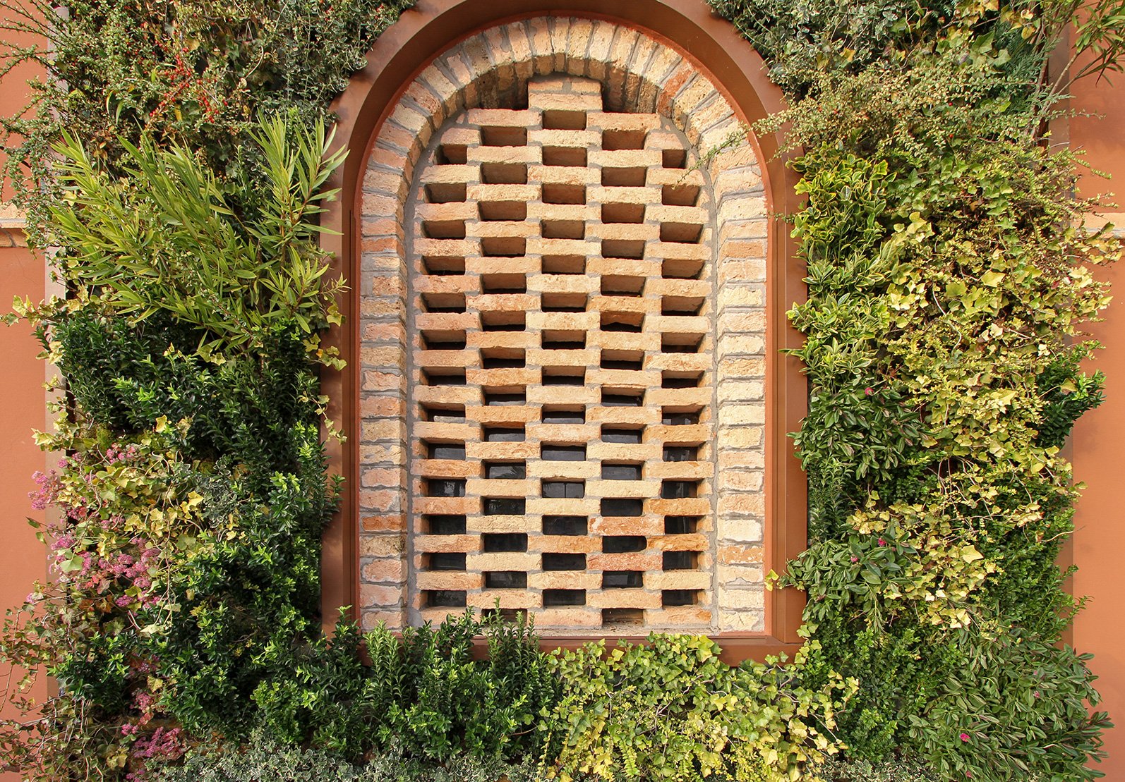 stable-garden-vertical-wall-green-sundar-italia-012.jpg