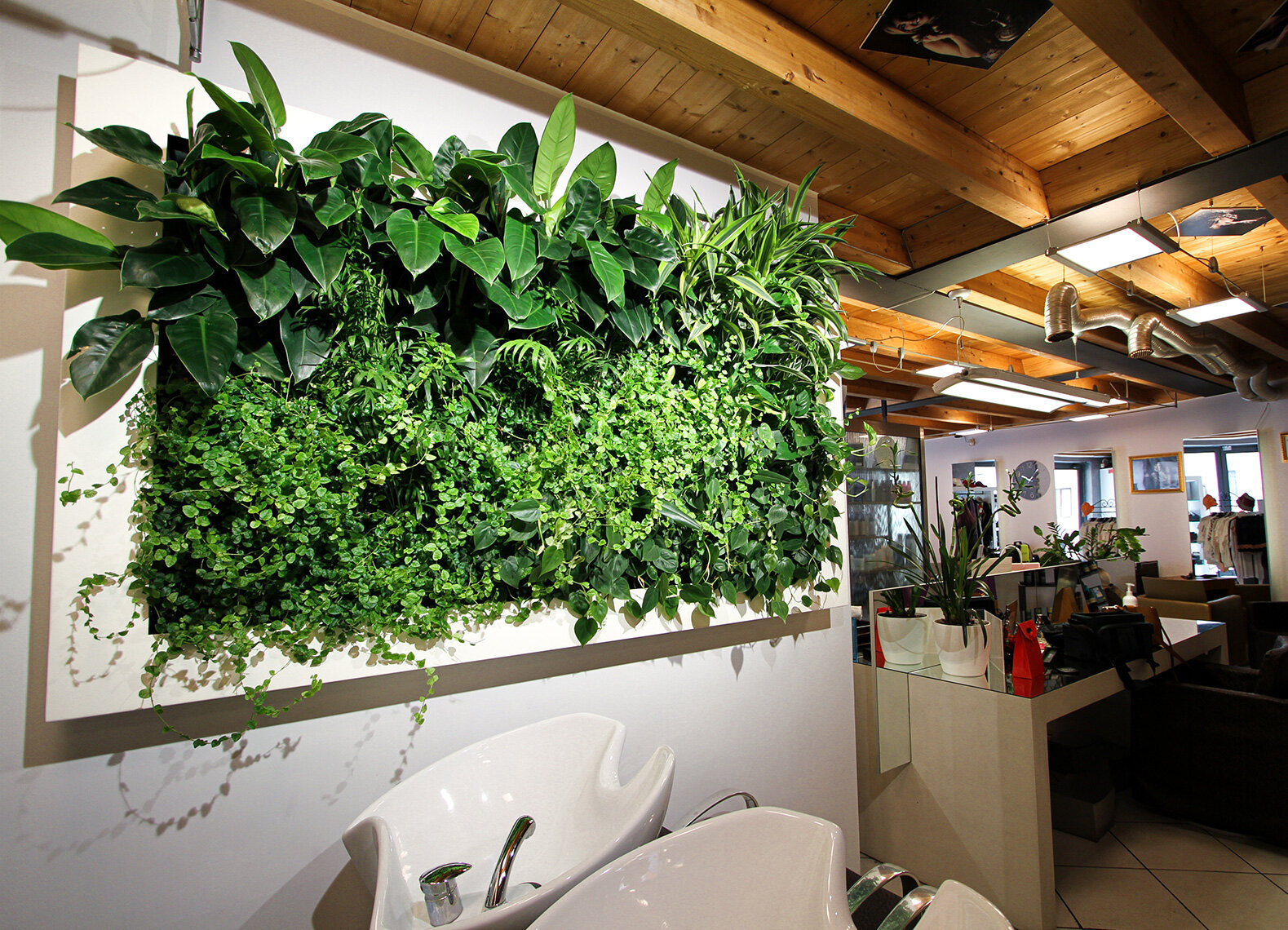 target-fashion-garden-vertical-wall-green-sundar-italia-004.jpg
