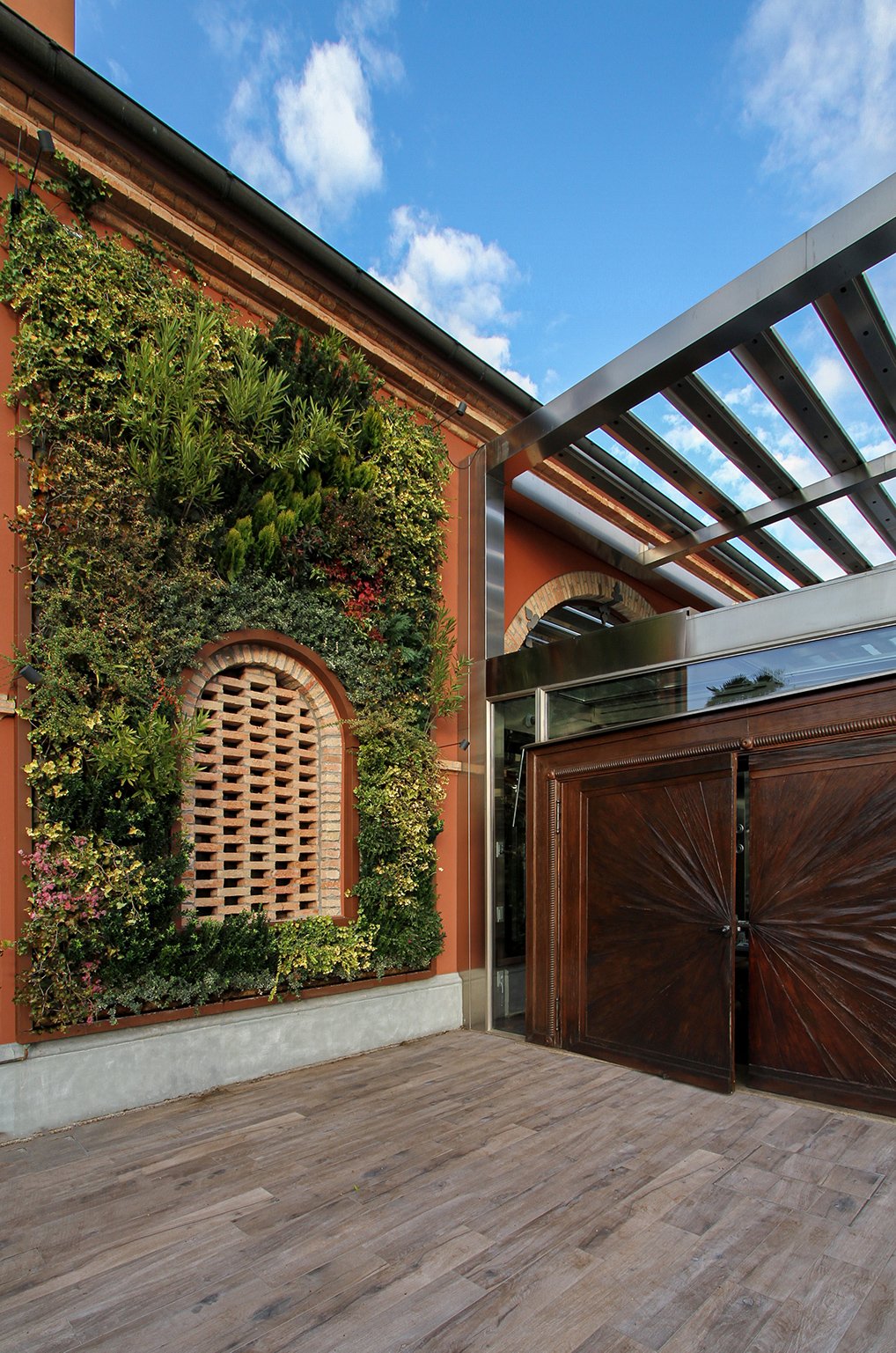 stable-garden-vertical-wall-green-sundar-italia-007.jpg