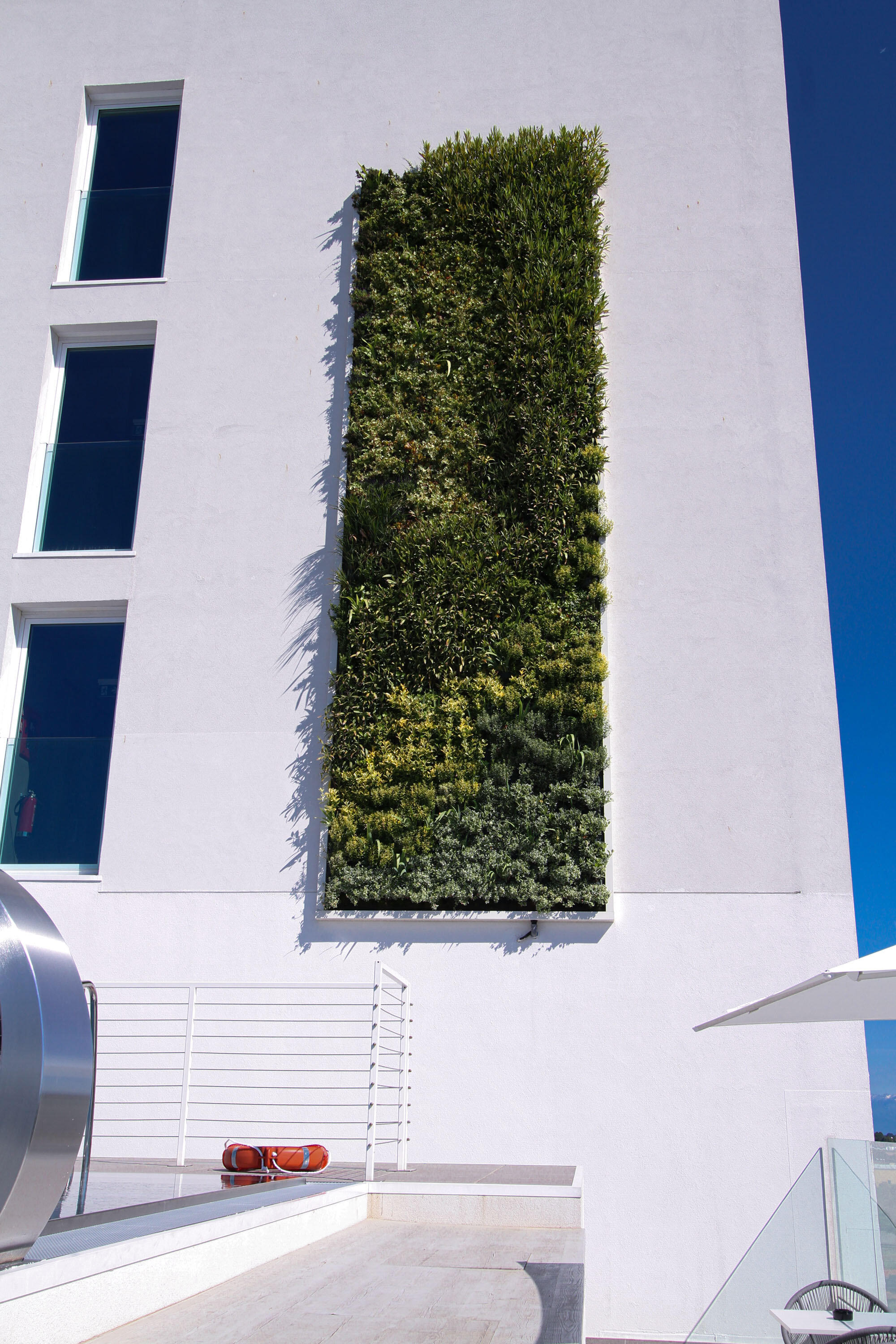 j-hotel-garden-vertical-wall-green-sundar-italia-009.JPG